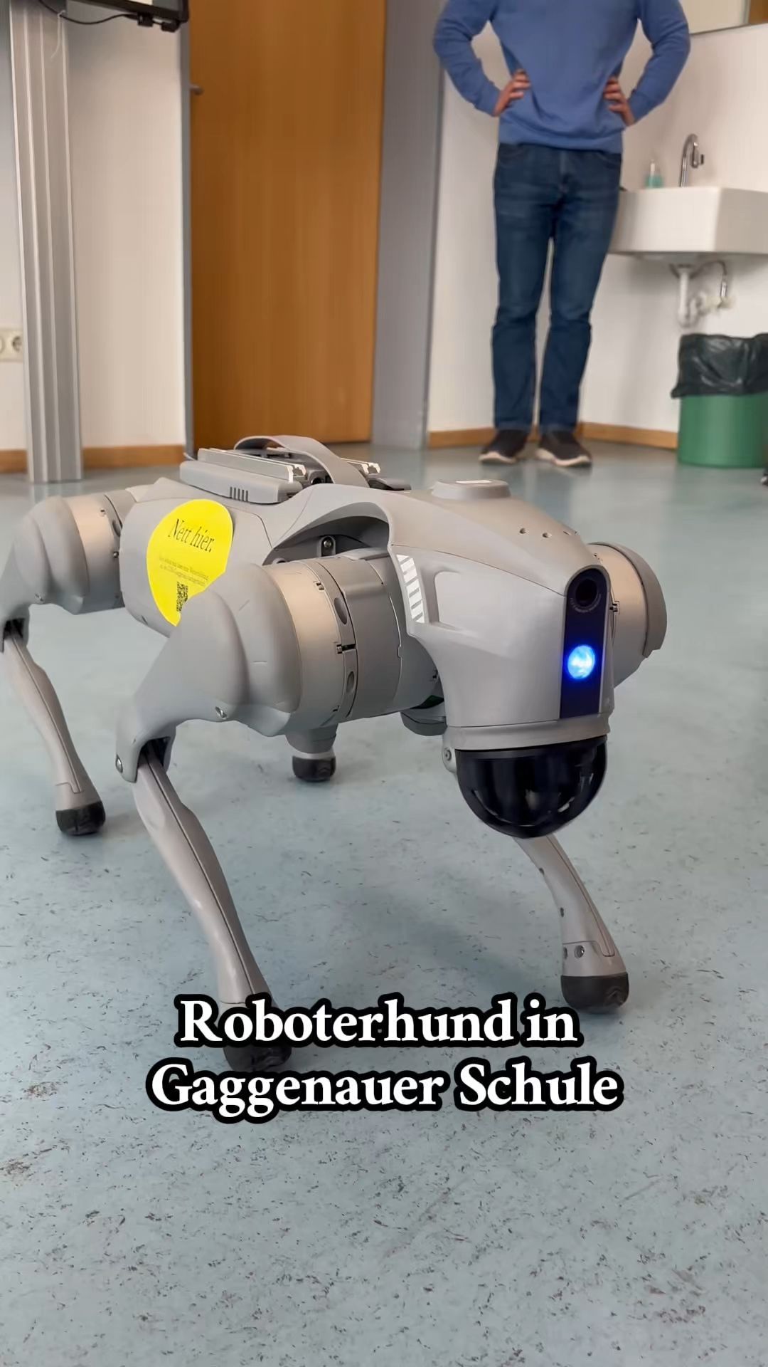 Video: Roboterhund an der Carl-Benz-Schule in Gaggenau
