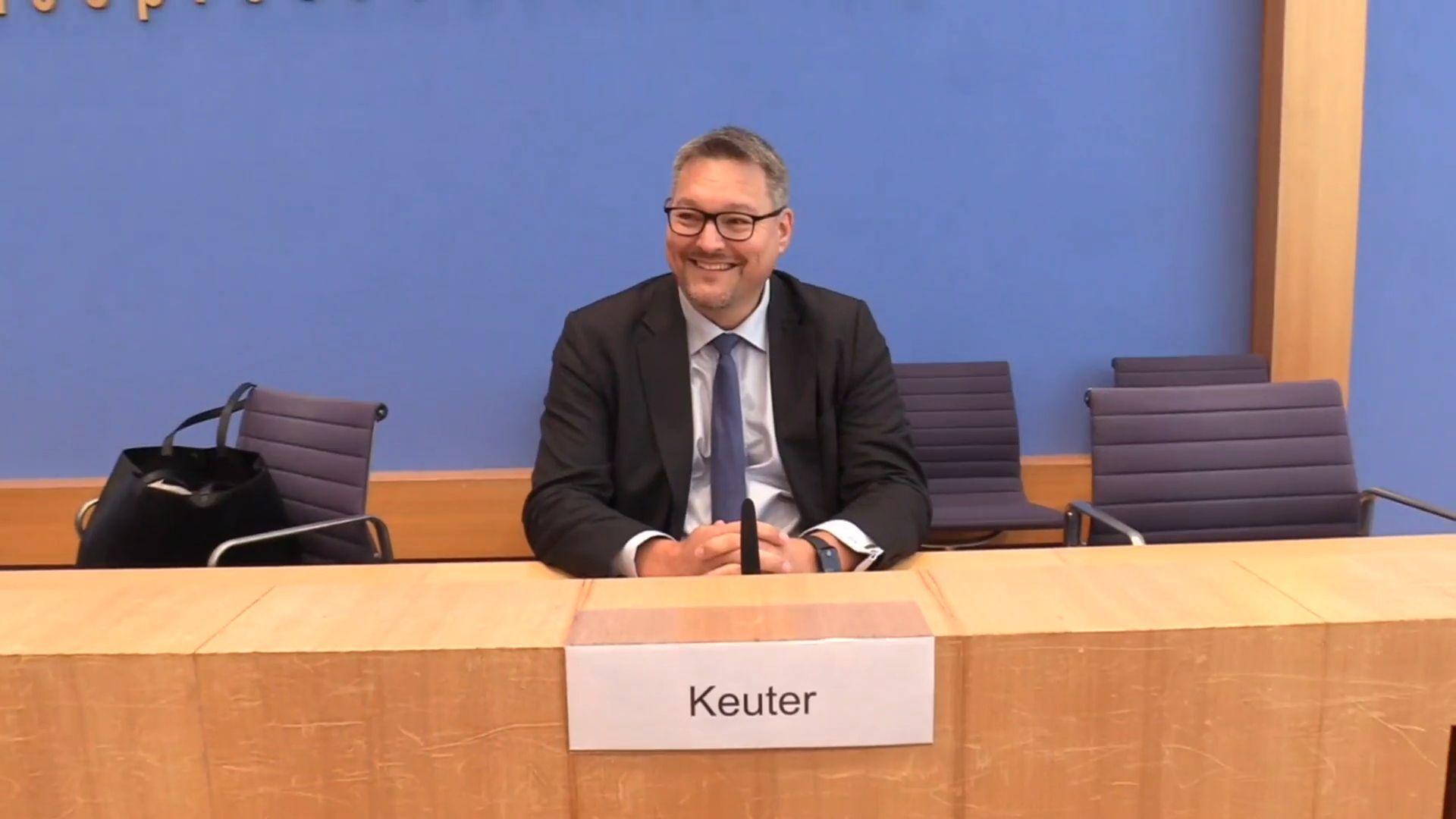 Kritik am BND - Afghanistan-Untersuchungsausschuss legt Bericht vor