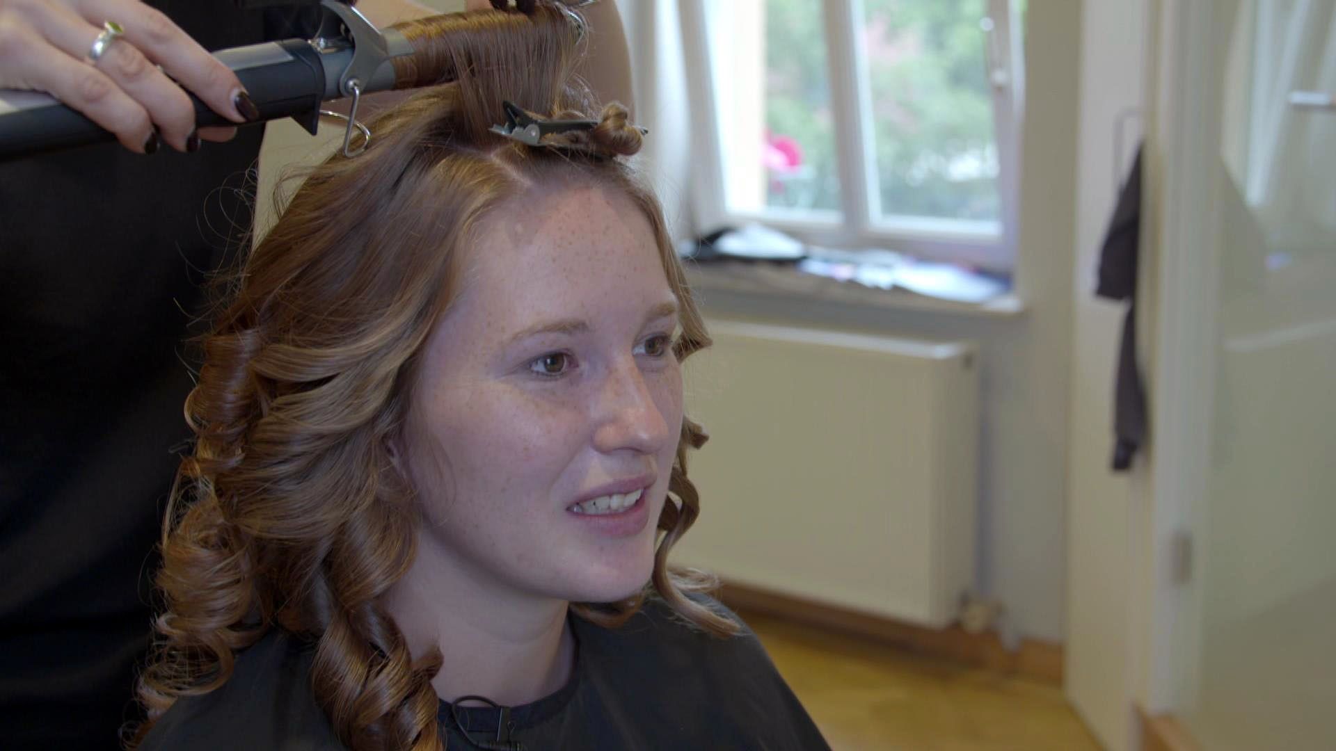 Grande Chevelure, Grand Jour : Cheveux de Rêve pour le Bal de Fin d'Année