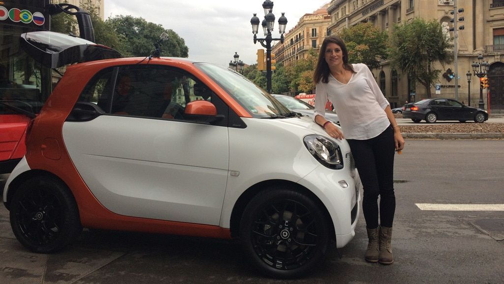 Cyndie Allemann tests the new Smart fortwo (Episode 304)