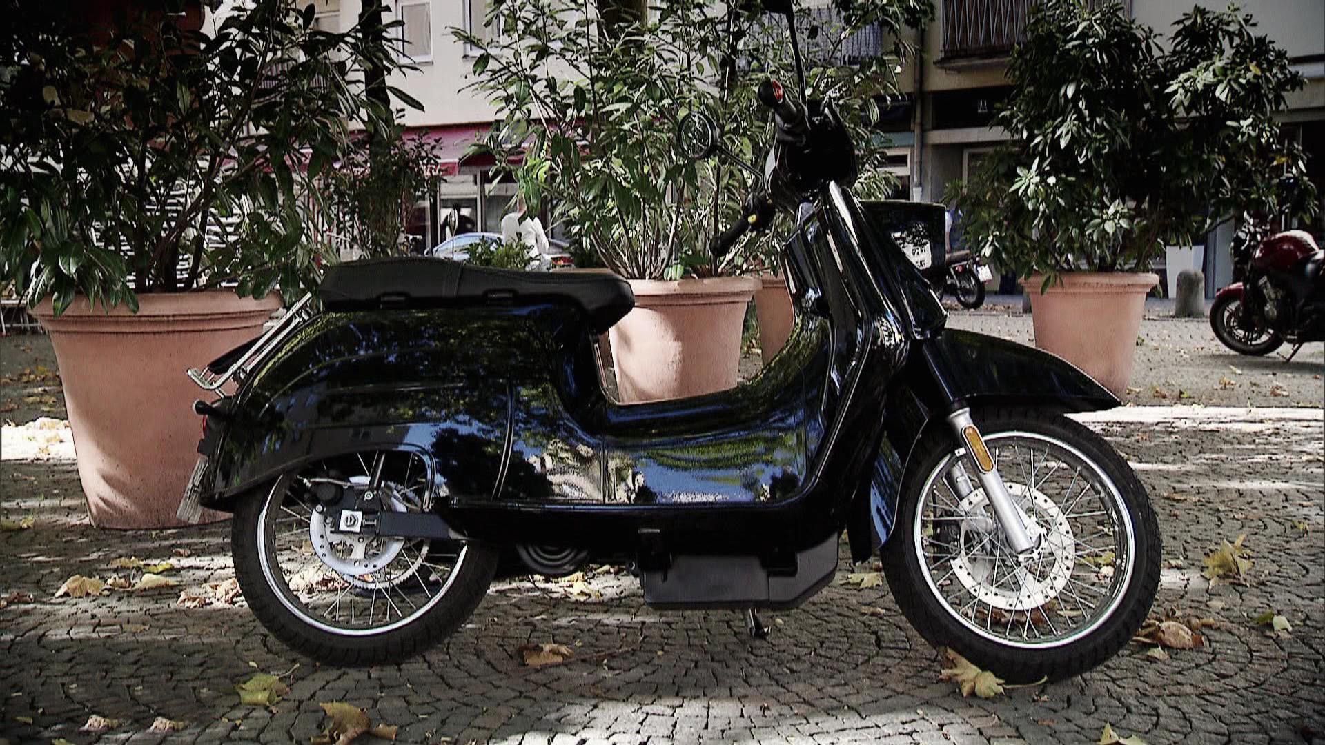 Small electric vehicles for the city (Episode 419)