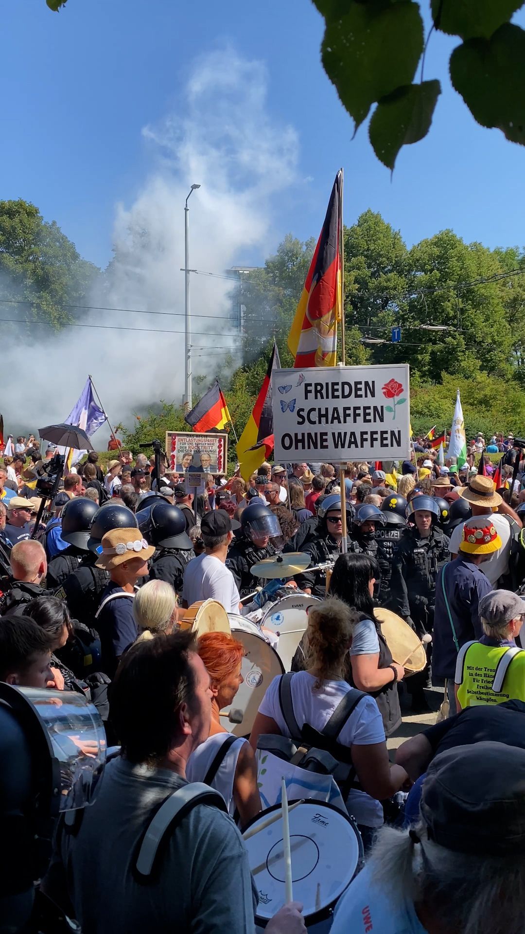 Video: 10.000 Menschen demonstrieren in Plauen