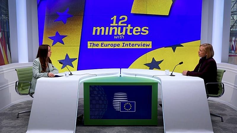 Video: Finnische Innenministerin kritisiert Spaniens Massenlegalisierung von Migranten