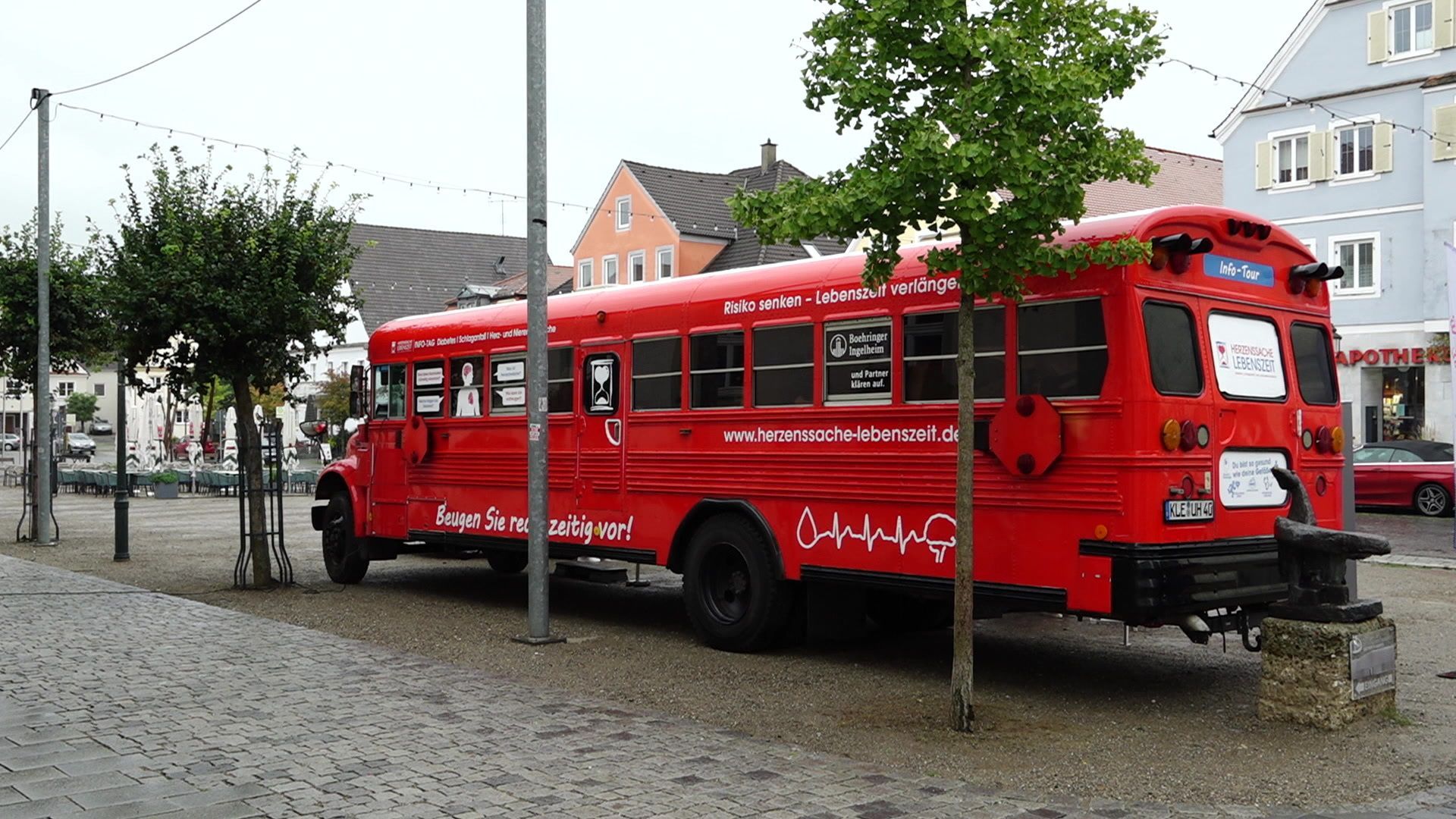 Quick and easy: Free health checks in the red school bus