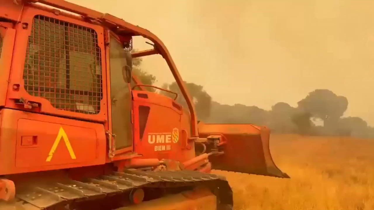 Video: Spanien: Spanien kämpft weiter gegen Waldbrände in Robledo de Chavela und Cebreros