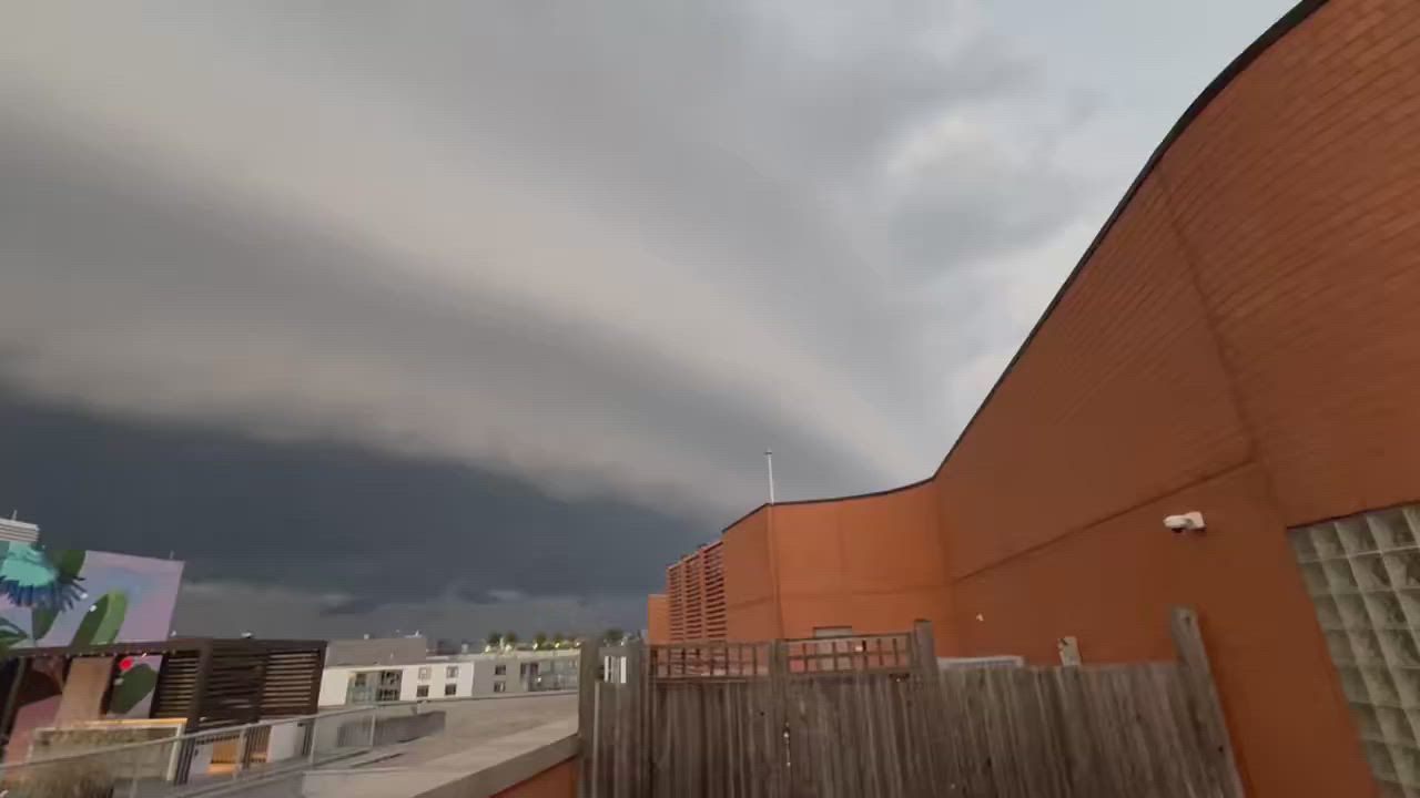 Video: USA: Spektakulärer Böenkragen über Washington, D.C. beim Durchzug einer Kaltfront