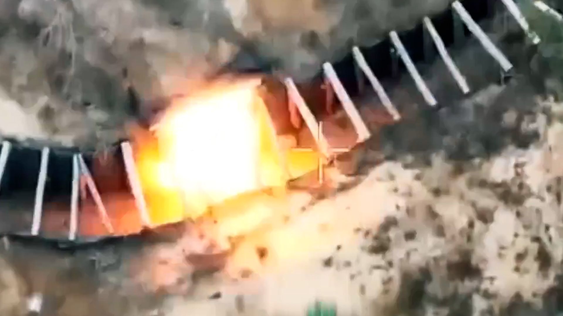 Video: Schützengräben bieten kaum Schutz: Aufnahmen zeigen Brutalität von Drohnenkämpfen im Ukraine-Krieg