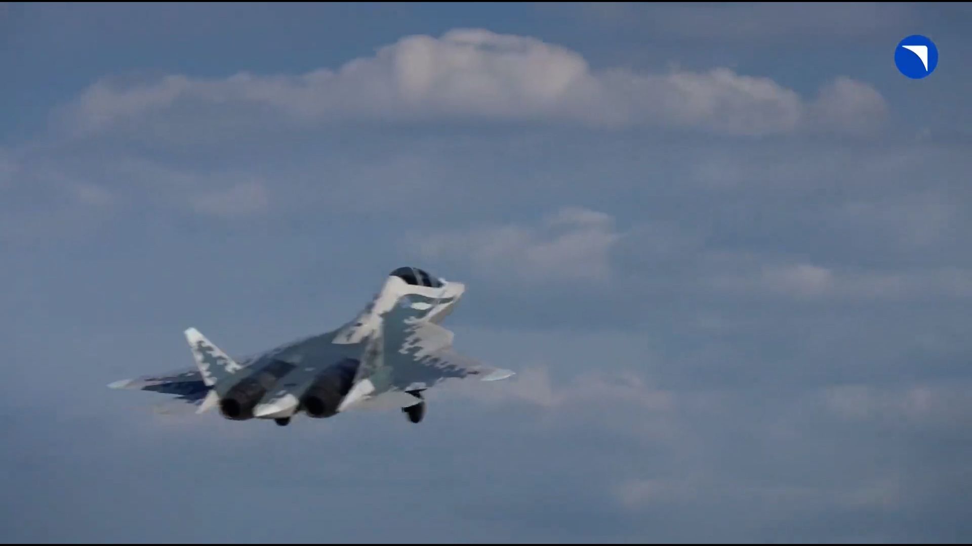 Video: Jet mit Doppelsitzer-Cockpit: Russland zeigt erstmals sein neuestes Kampfflugzeug