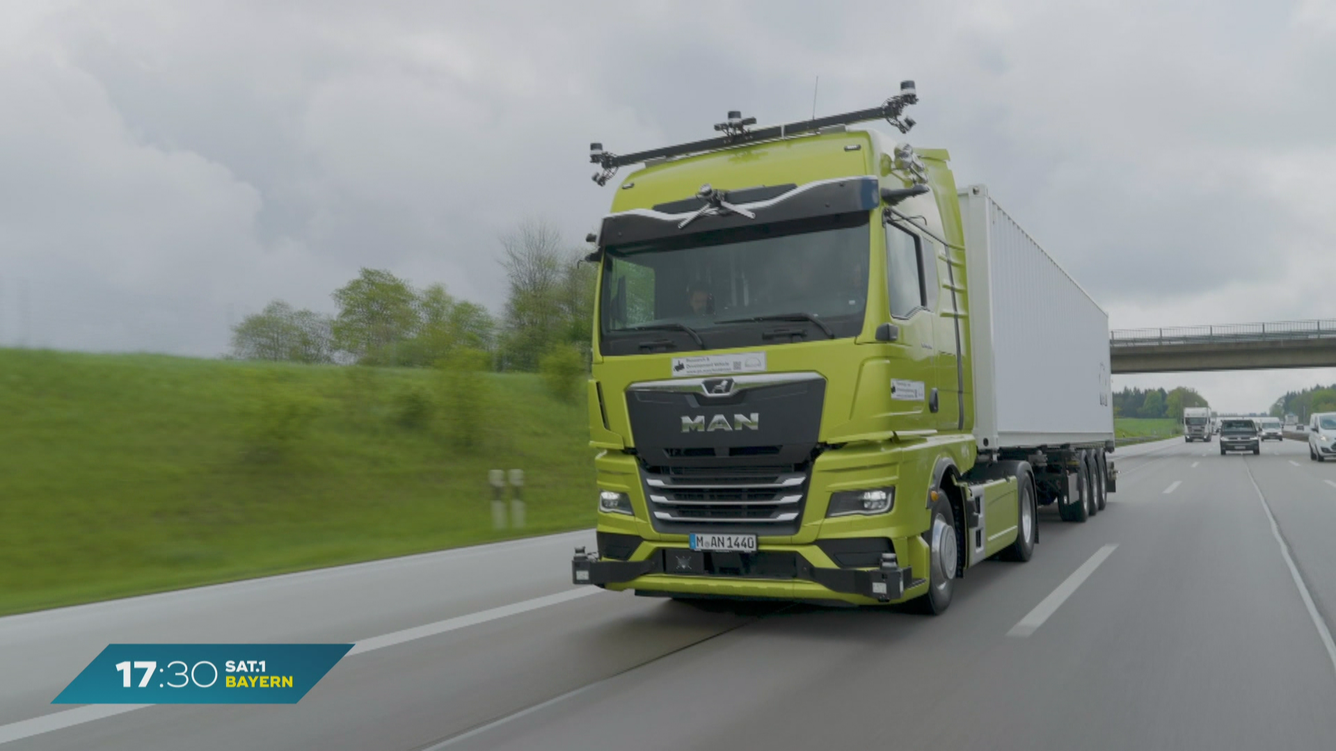 Autonomes Fahren in Bayern: Dieser Lkw fährt ganz alleine