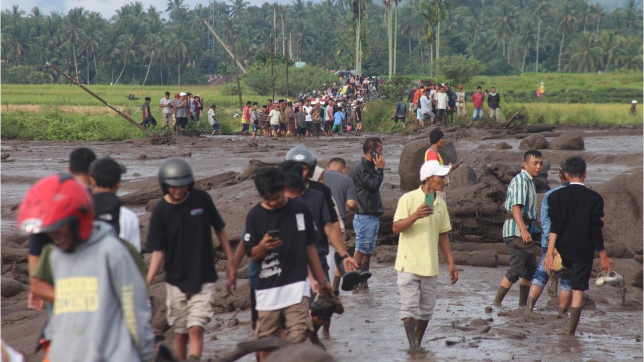 Mindestens 37 Tote nach Schlammfluten an Vulkan auf Sumatra