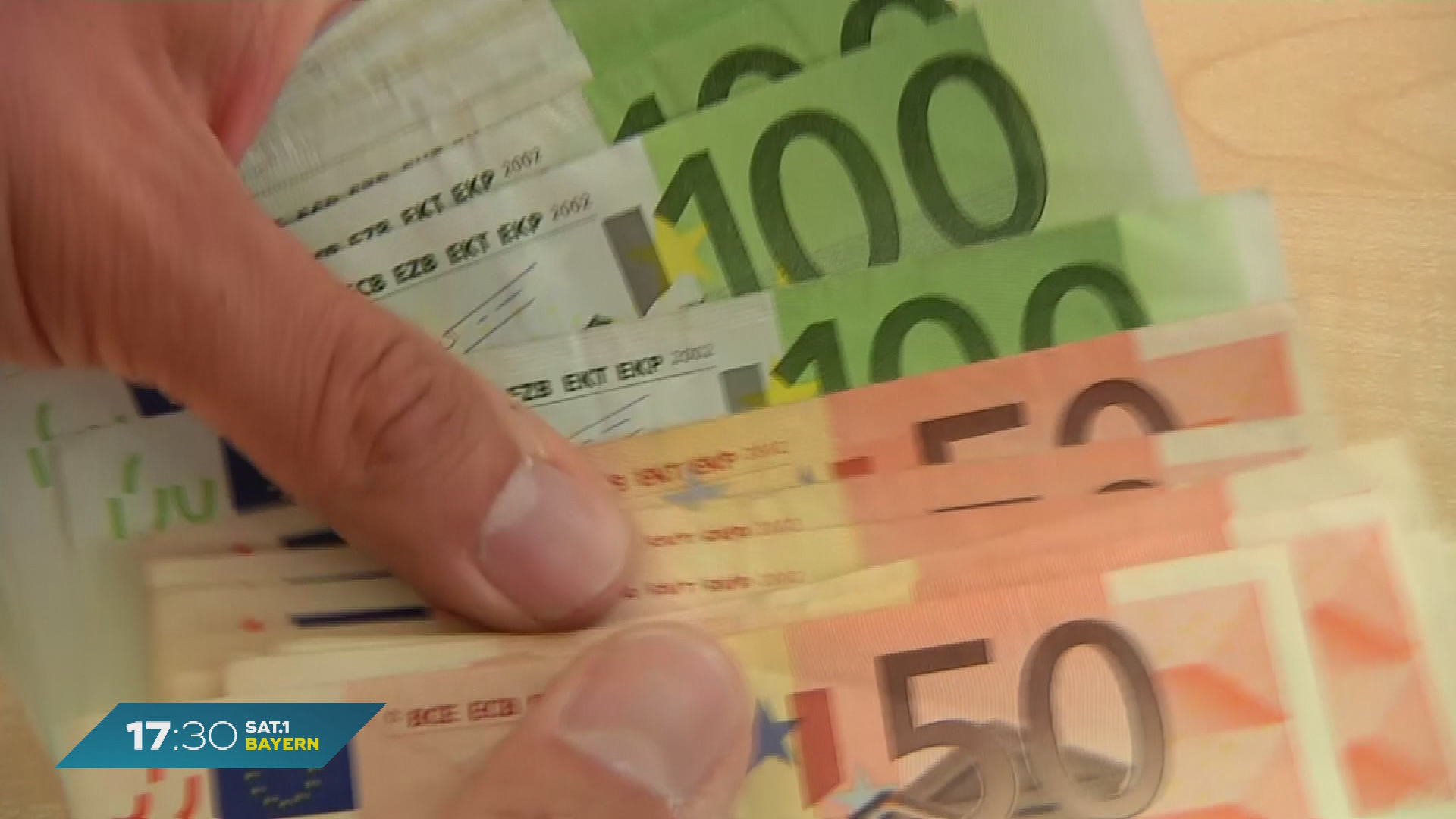 75.000 Euro beinahe weg: Bank-Mitarbeiterin verhindert Betrug in Oberbayern