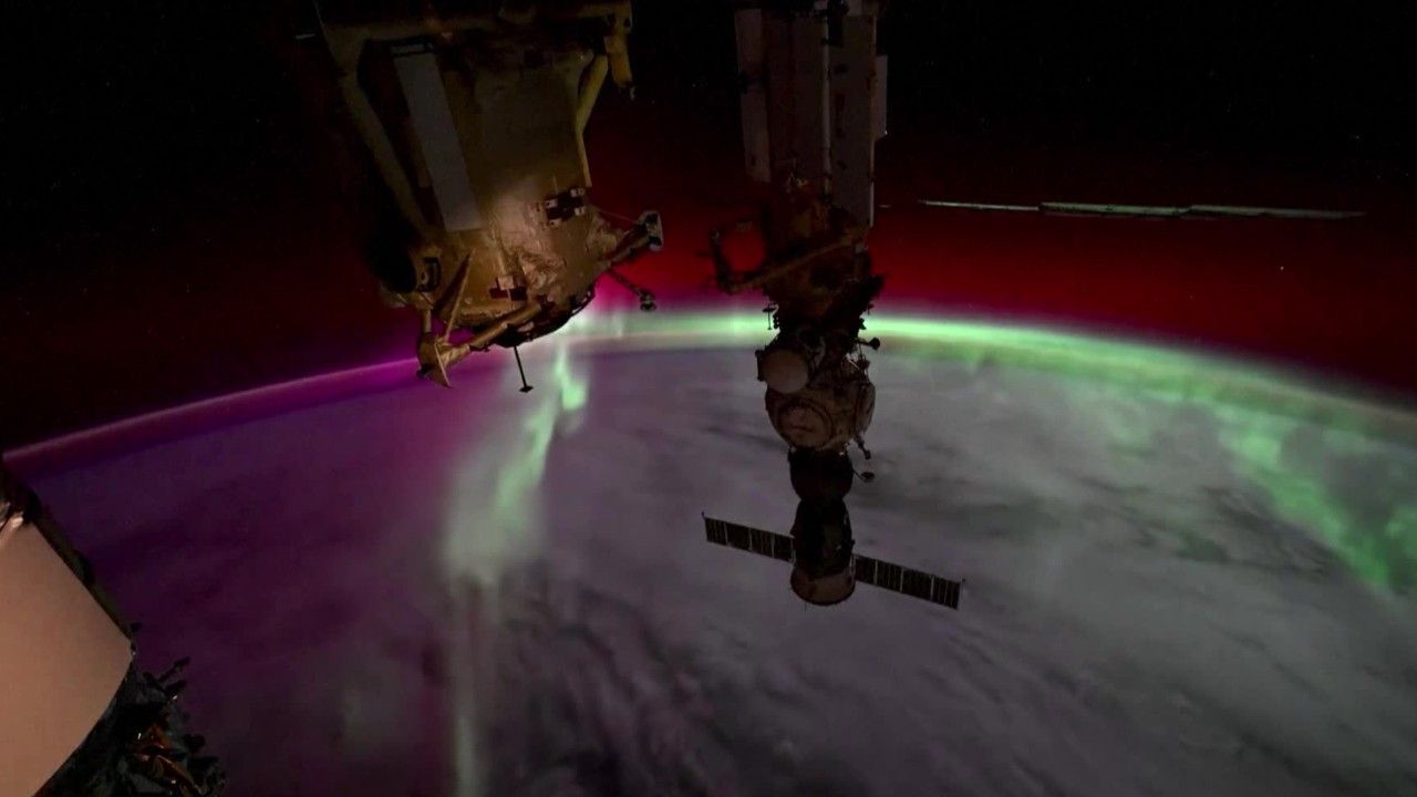 ISS macht spektakuläre Aufnahmen vom Mond - inmitten von Polarlichtern