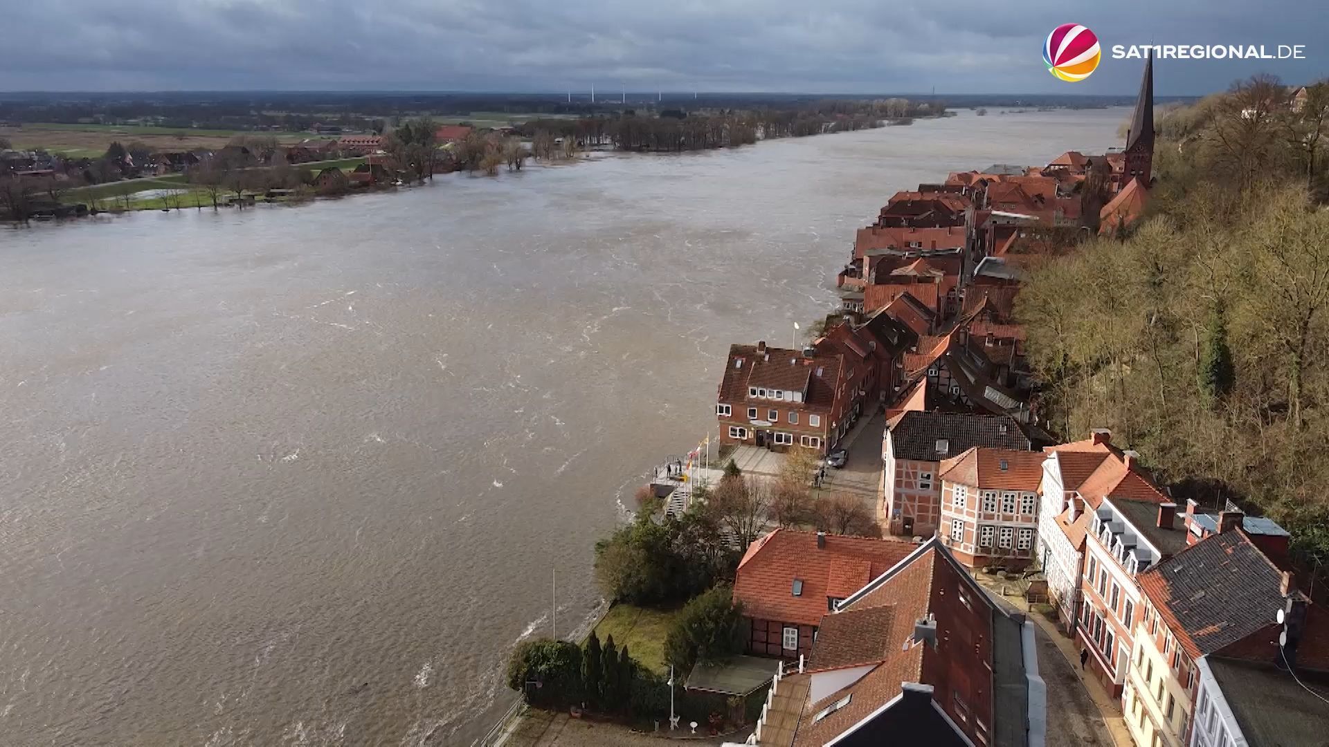 Hochwasser trifft Lauenburg: Keller in Altstadt bereits vollgelaufen
