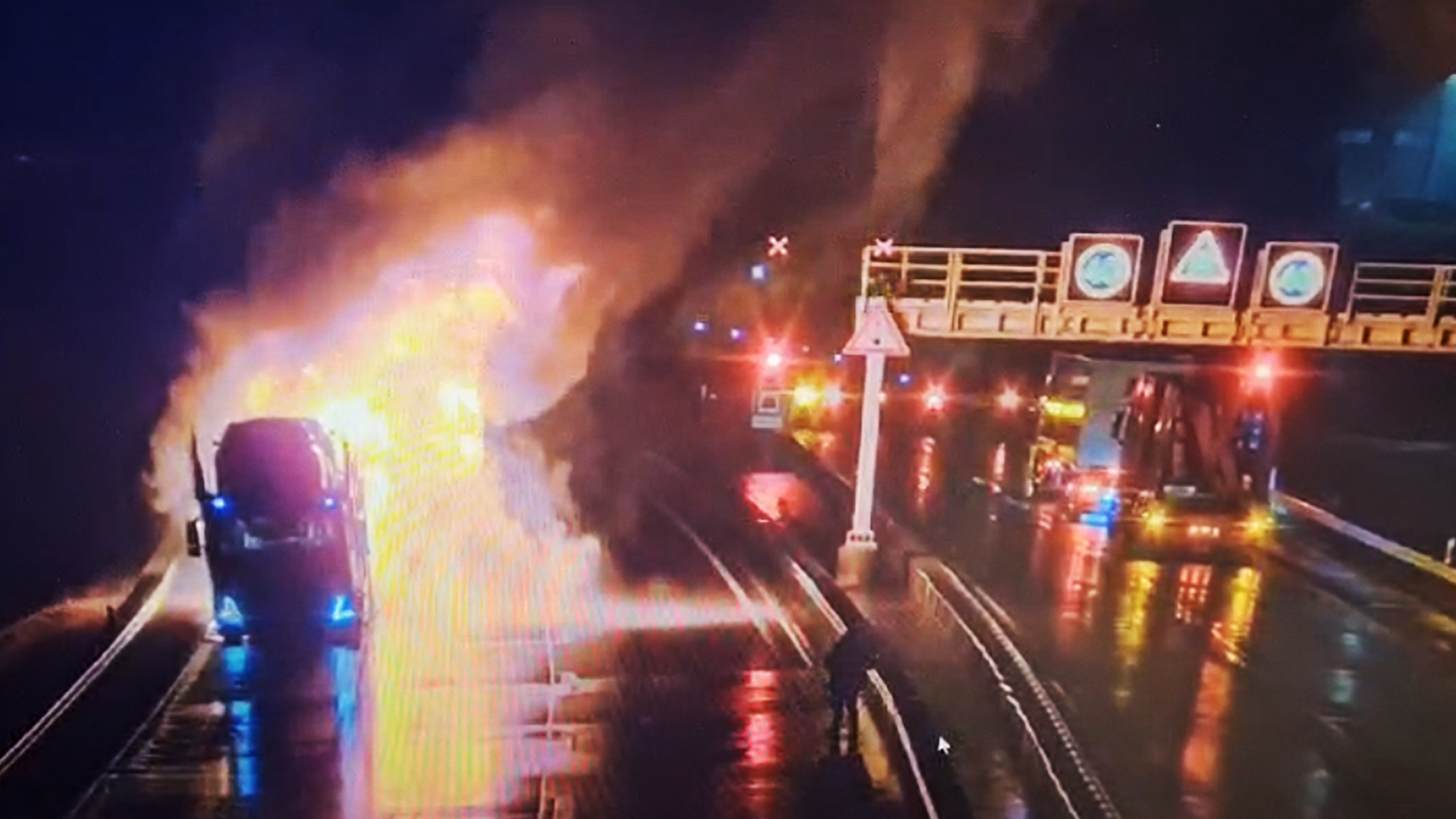 Thüringen: Fahrer fährt brennenden Lkw 6 Kilometer aus Tunnel