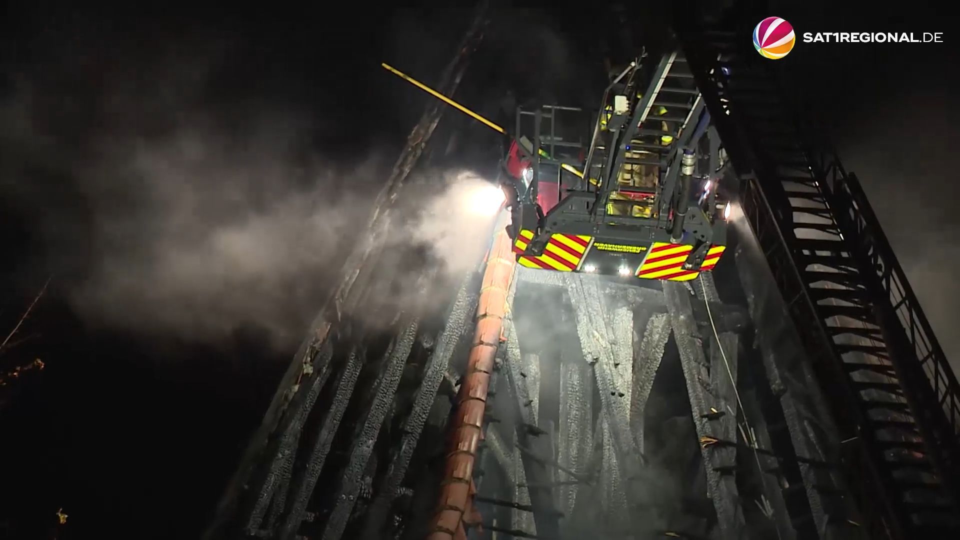 Brand zerstört Teile einer historischen Kirche