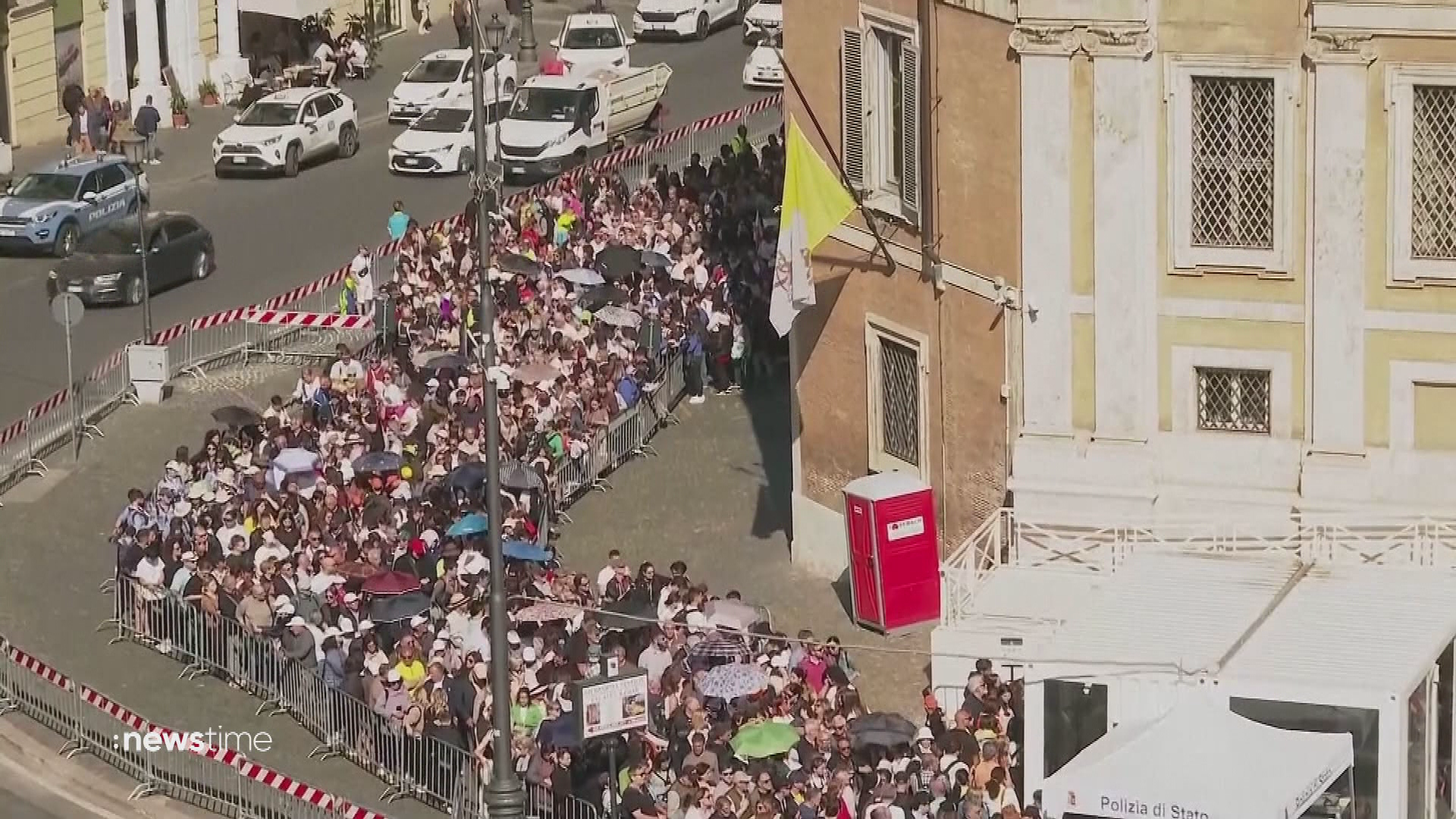 Video: Massenauflauf vor Grab von Franziskus