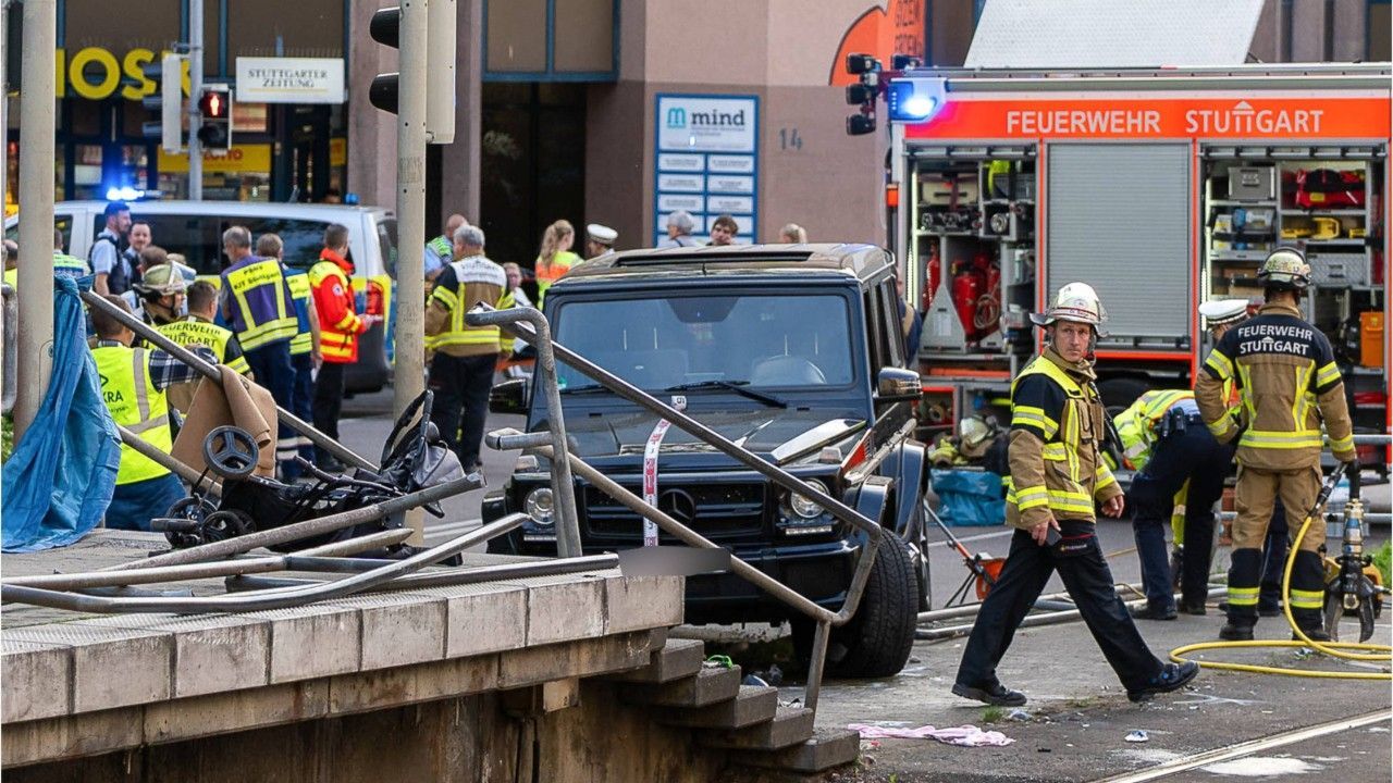 Stuttgart: Auto fährt in Menschenmenge