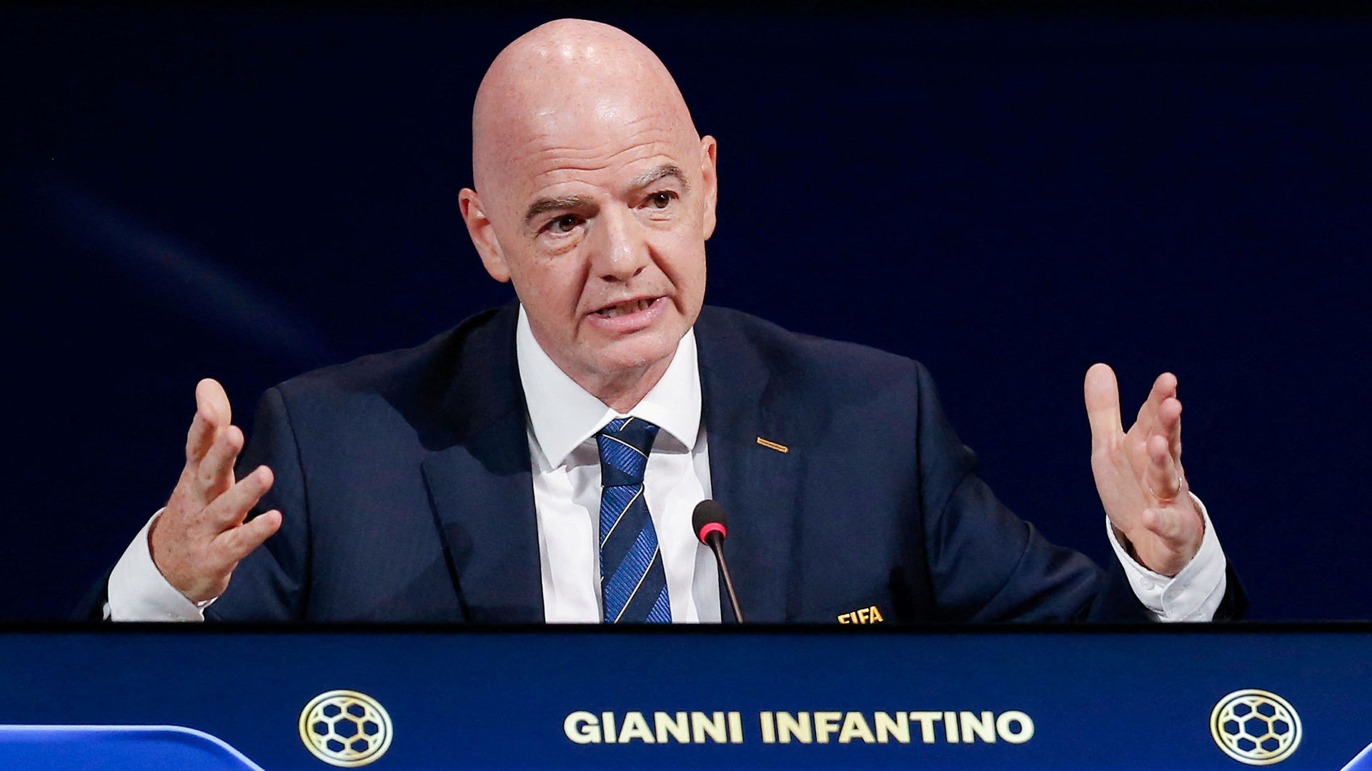 Video: Protest gegen Fifa-Boss Infantino