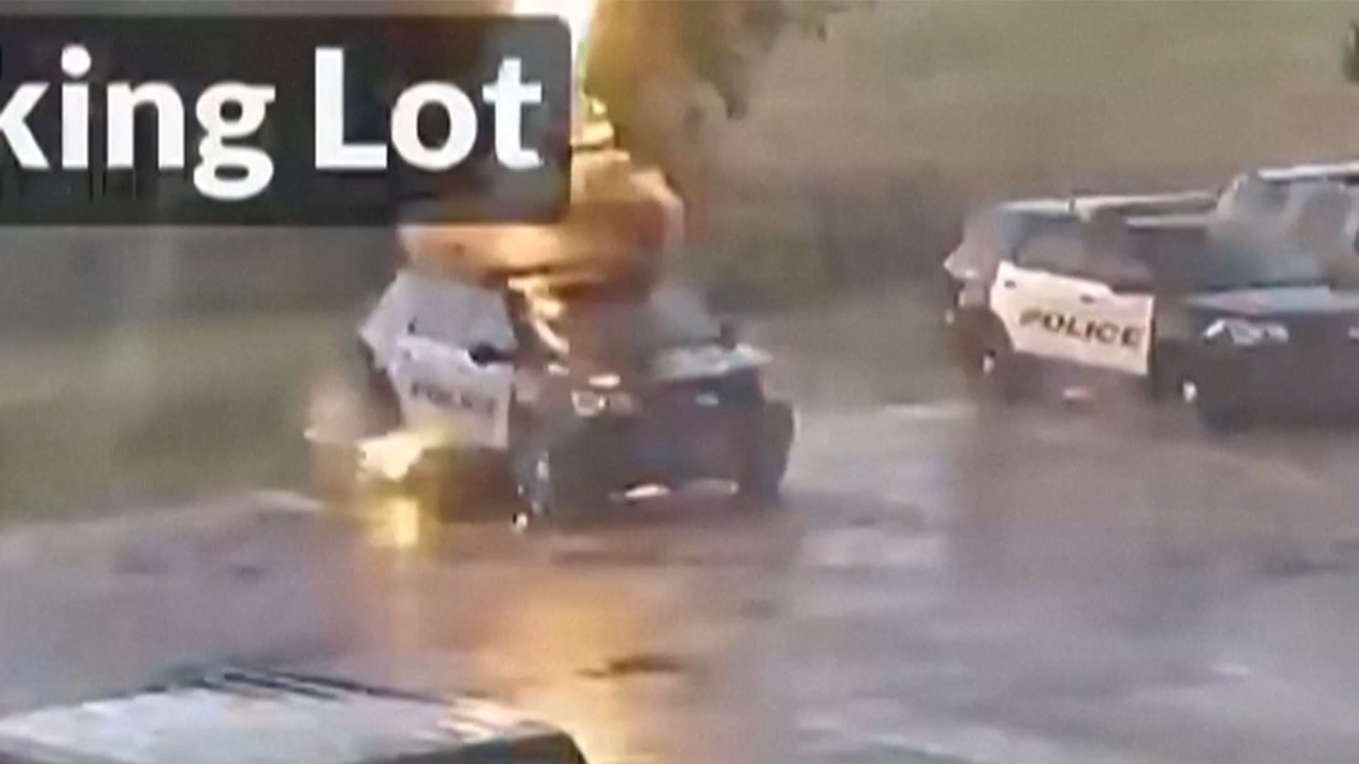 Video: USA: Blitz schlägt in Polizeiauto ein