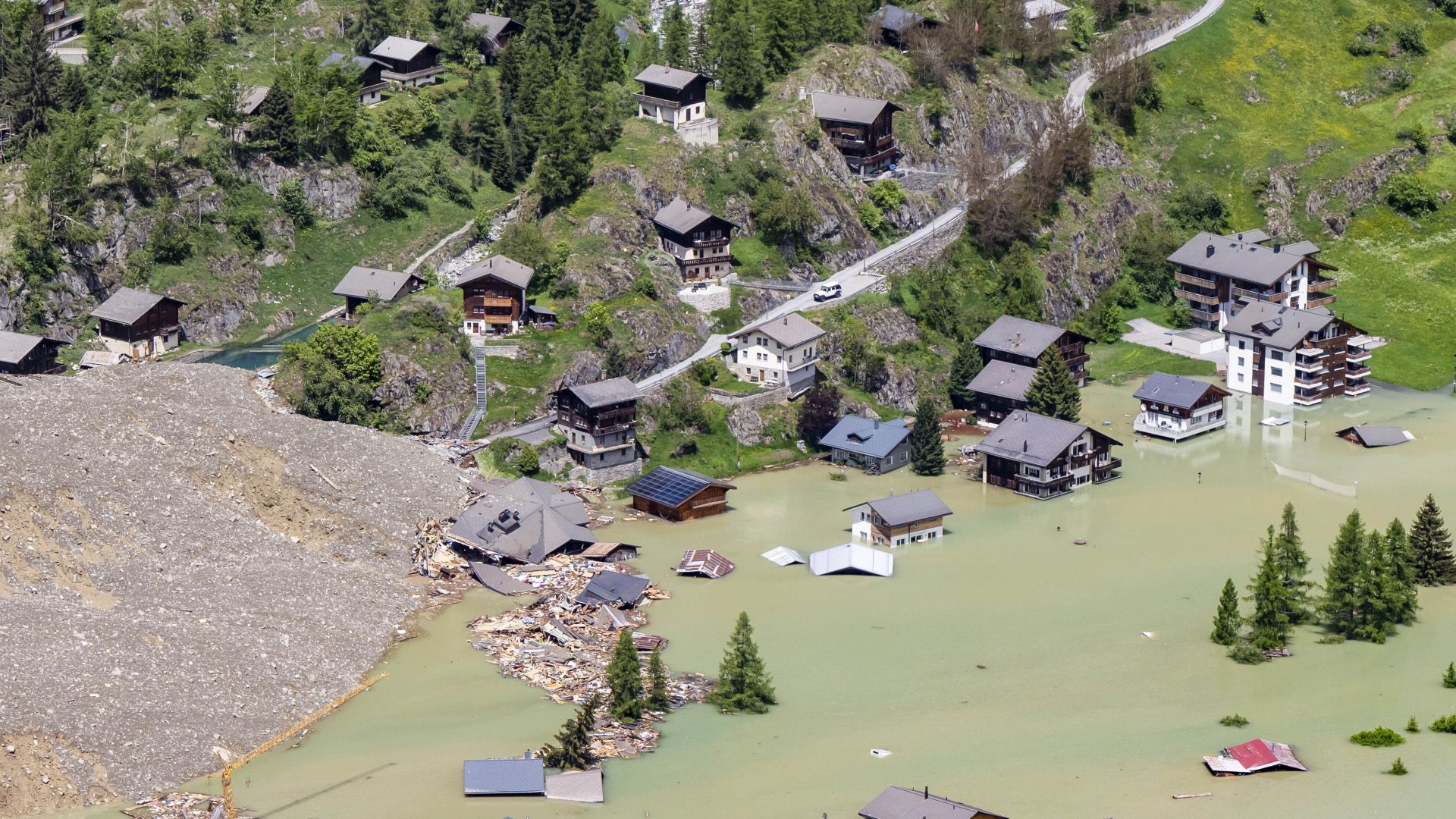 Video: Nach Gletscherabbruch droht Flutwelle