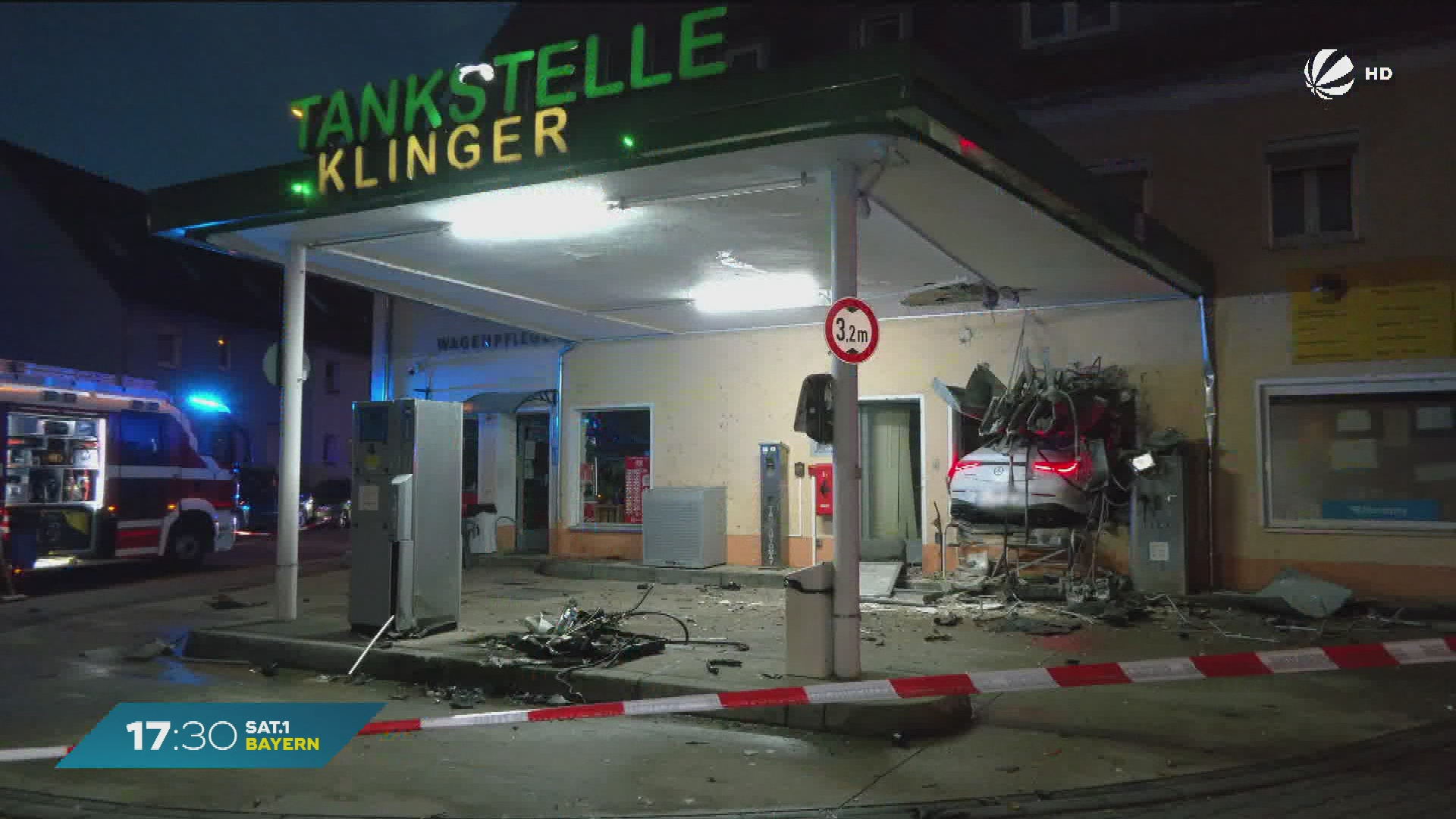 Video: Spektakulärer Unfall in Nürnberg: Sportwagen kracht in Tankstelle