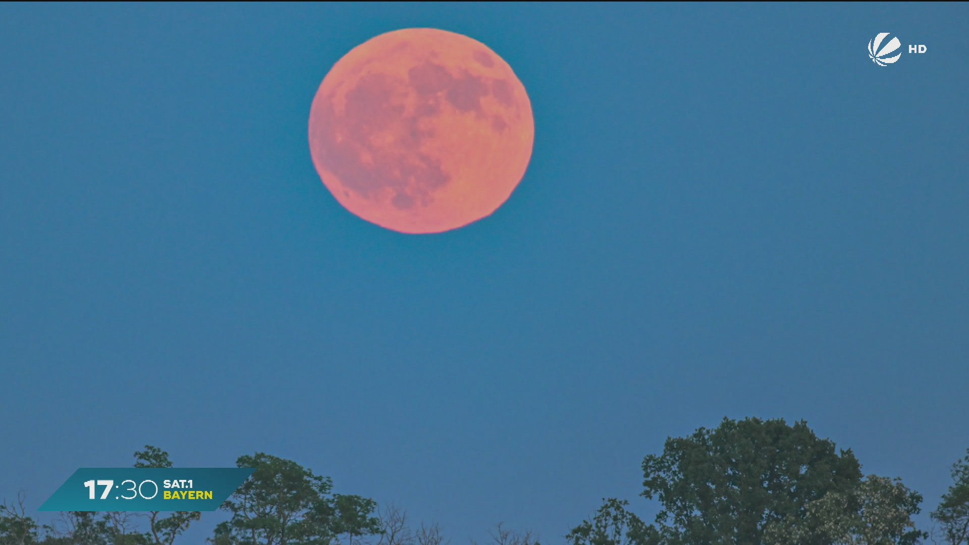 Video: Seltenes Himmels-Phänomen: Erdbeermond über Bayern