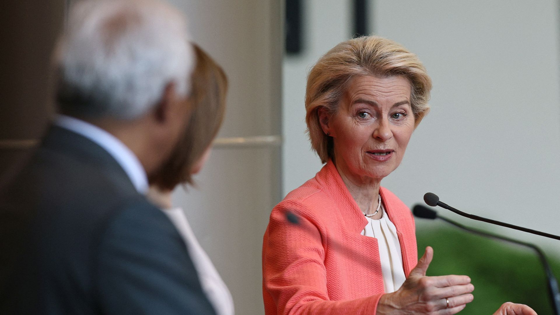 Video: Misstrauensvotum: Wer sind ihre Feinde?