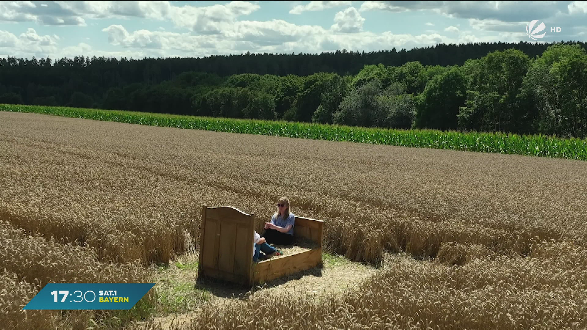 Video: Sonnenpause im „Bett im Kornfeld“: Naturaktion in der Oberpfalz