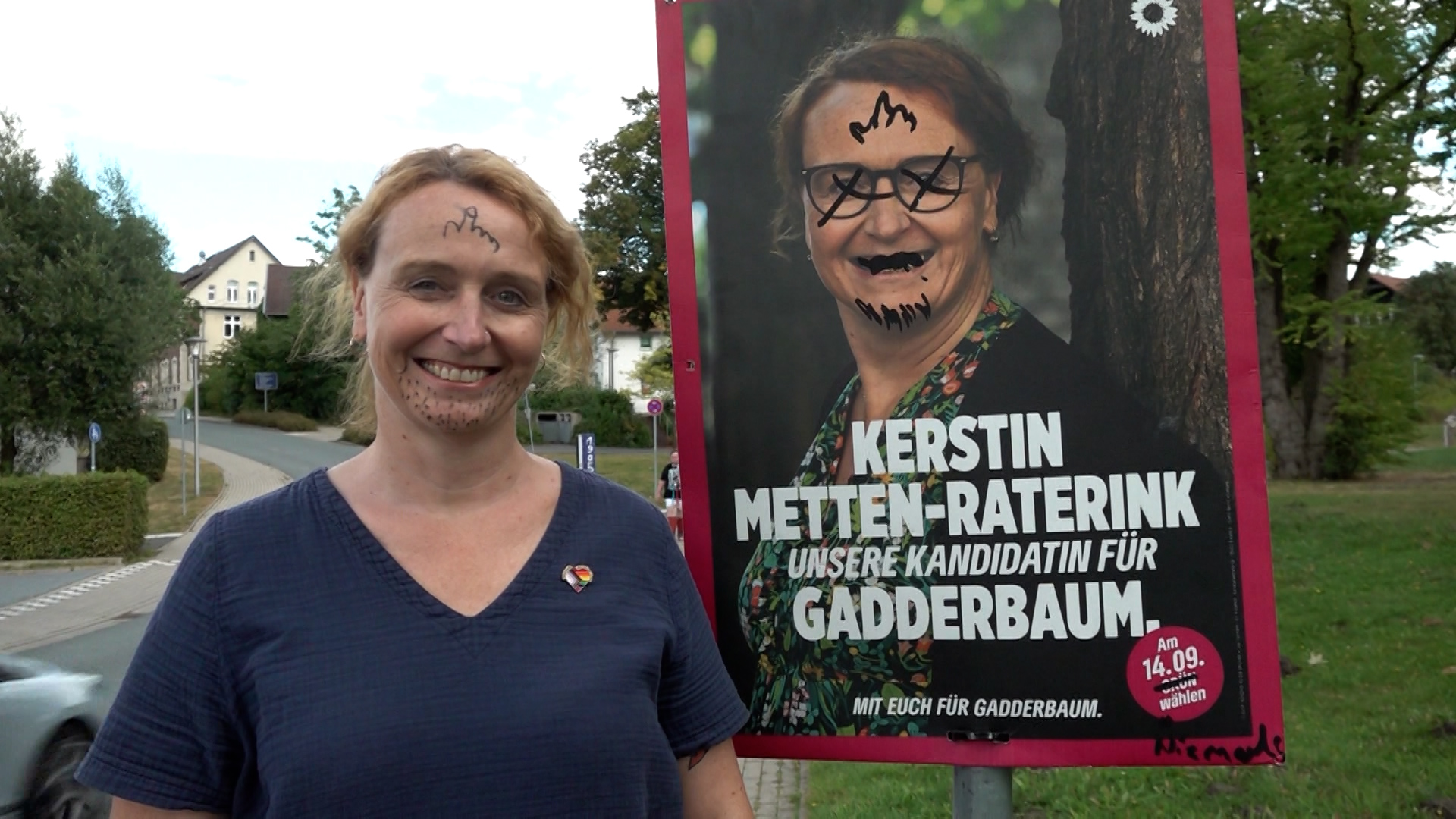 Video: Politikerinnen kämpfen mit Humor gegen Schmierereien