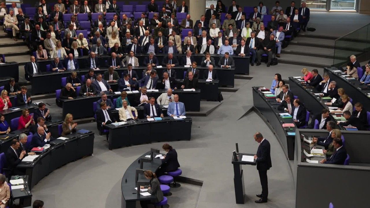 Experte: Abgeordnete sollen in Rente einzahlen