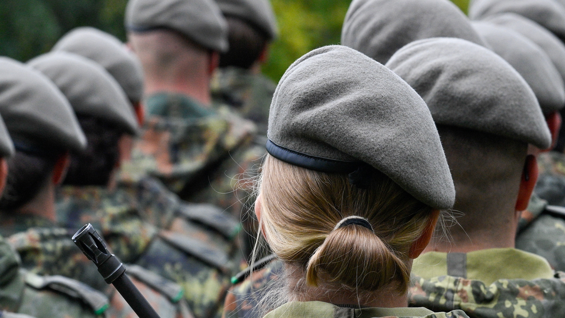 Wehrpflicht debate divides politics