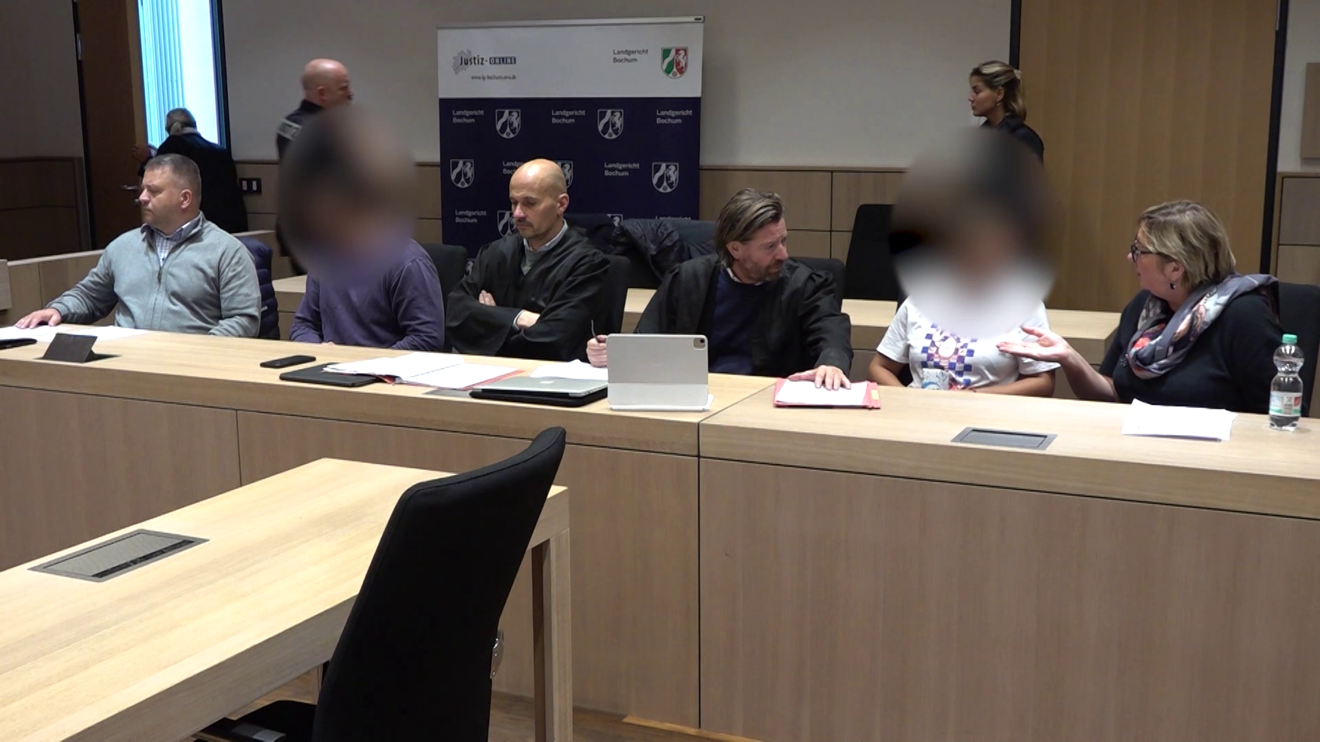 Video: Falsche Polizisten erbeuten 300.000 Euro