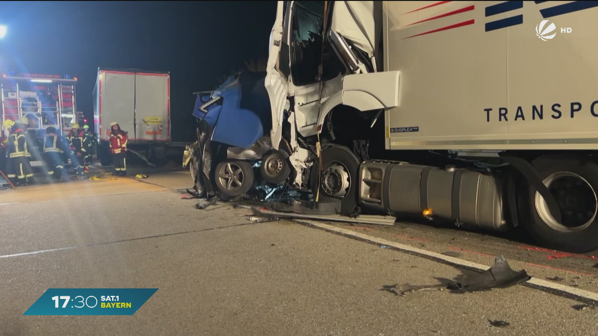 Video: Tödlicher Unfall auf A3 bei Hengersberg: Auto zwischen LKW eingeklemmt