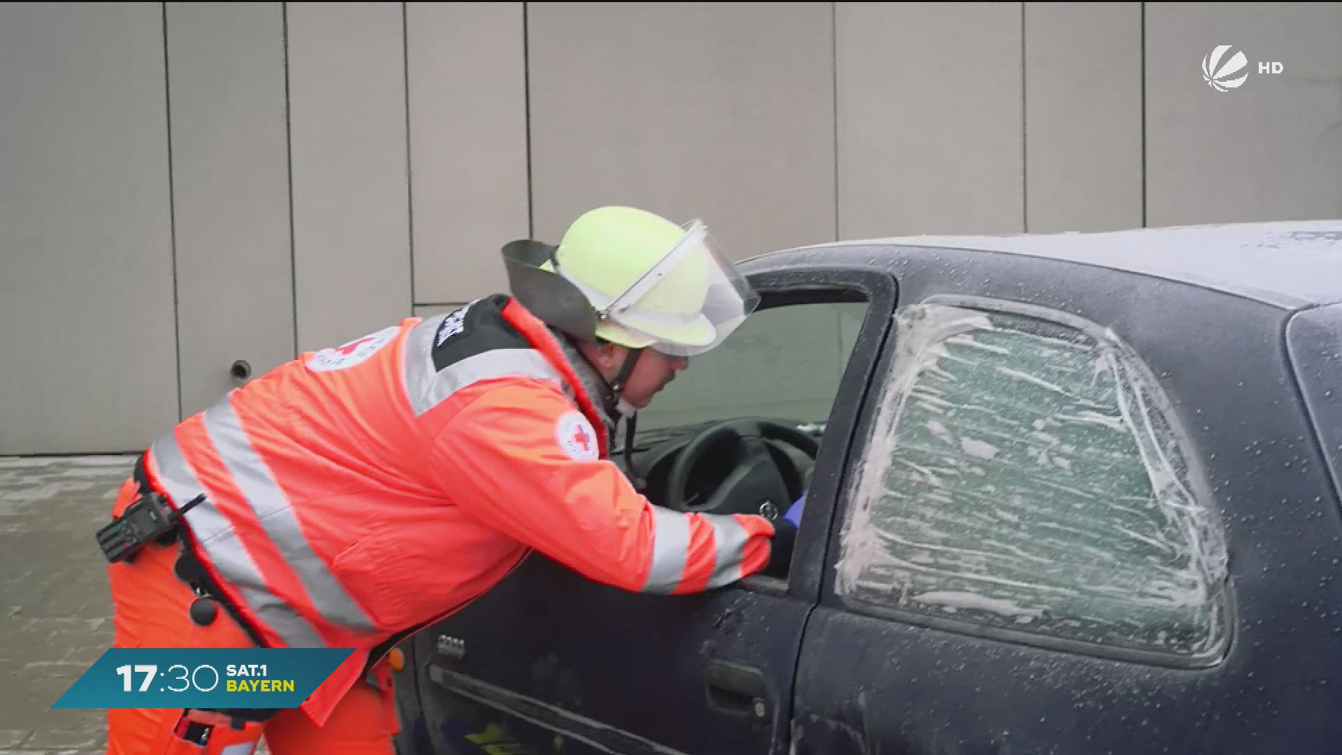 Video: Mehr Notrufe, mehr Einsätze: Ansbach eröffnet moderne Leitstelle