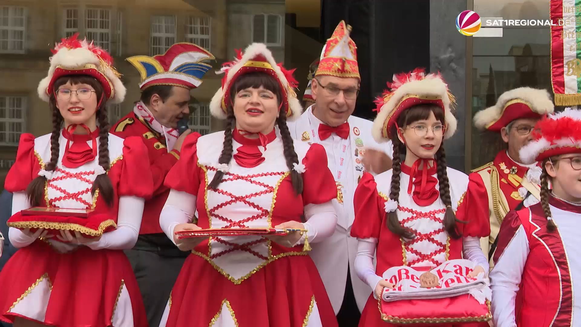 Video: Karnevalsbeginn in Bremen: Jecken feiern Beginn der fünften Jahreszeit