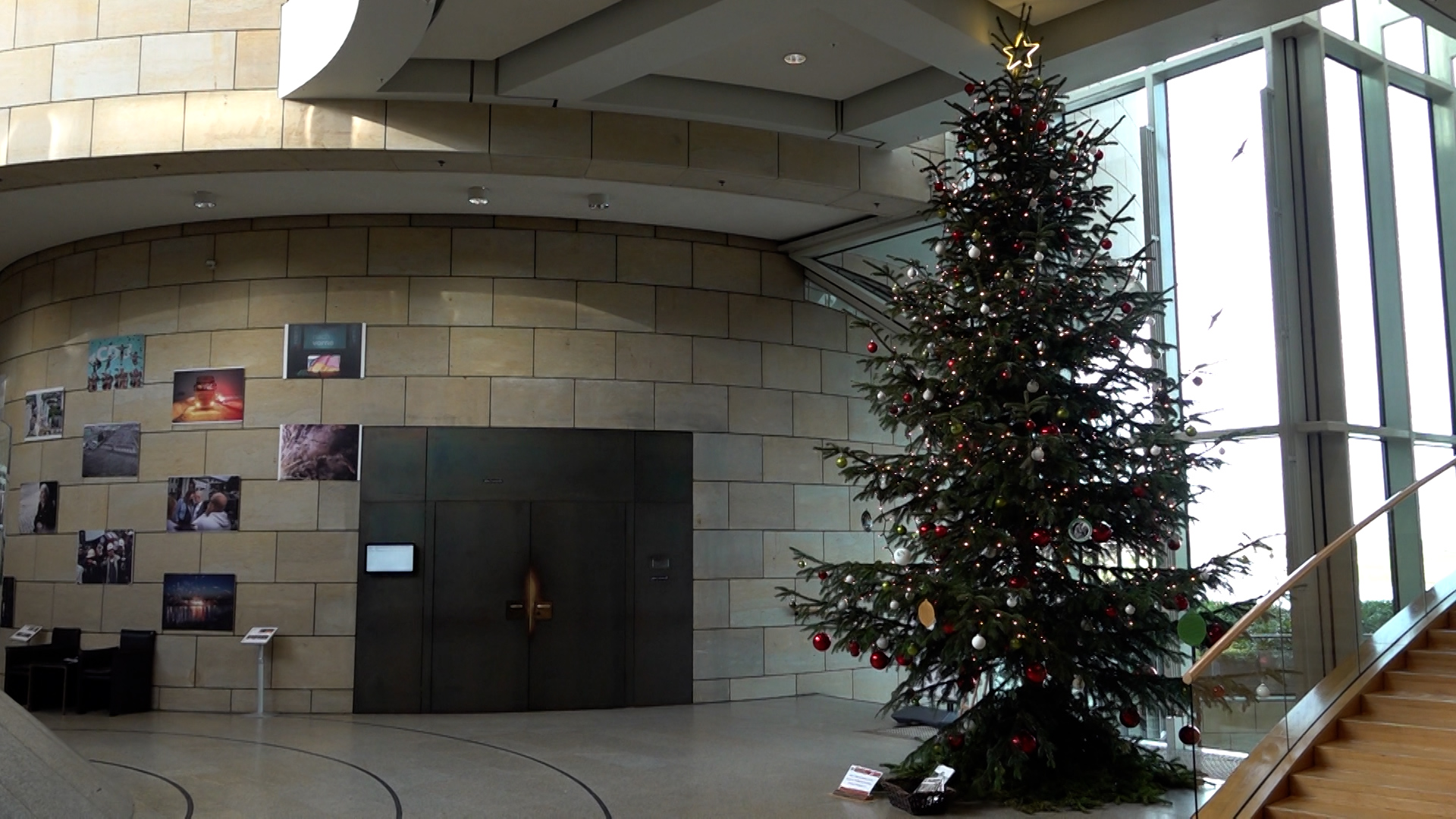 Video: Weihnachtsbaum bleibt der AFD verwehrt