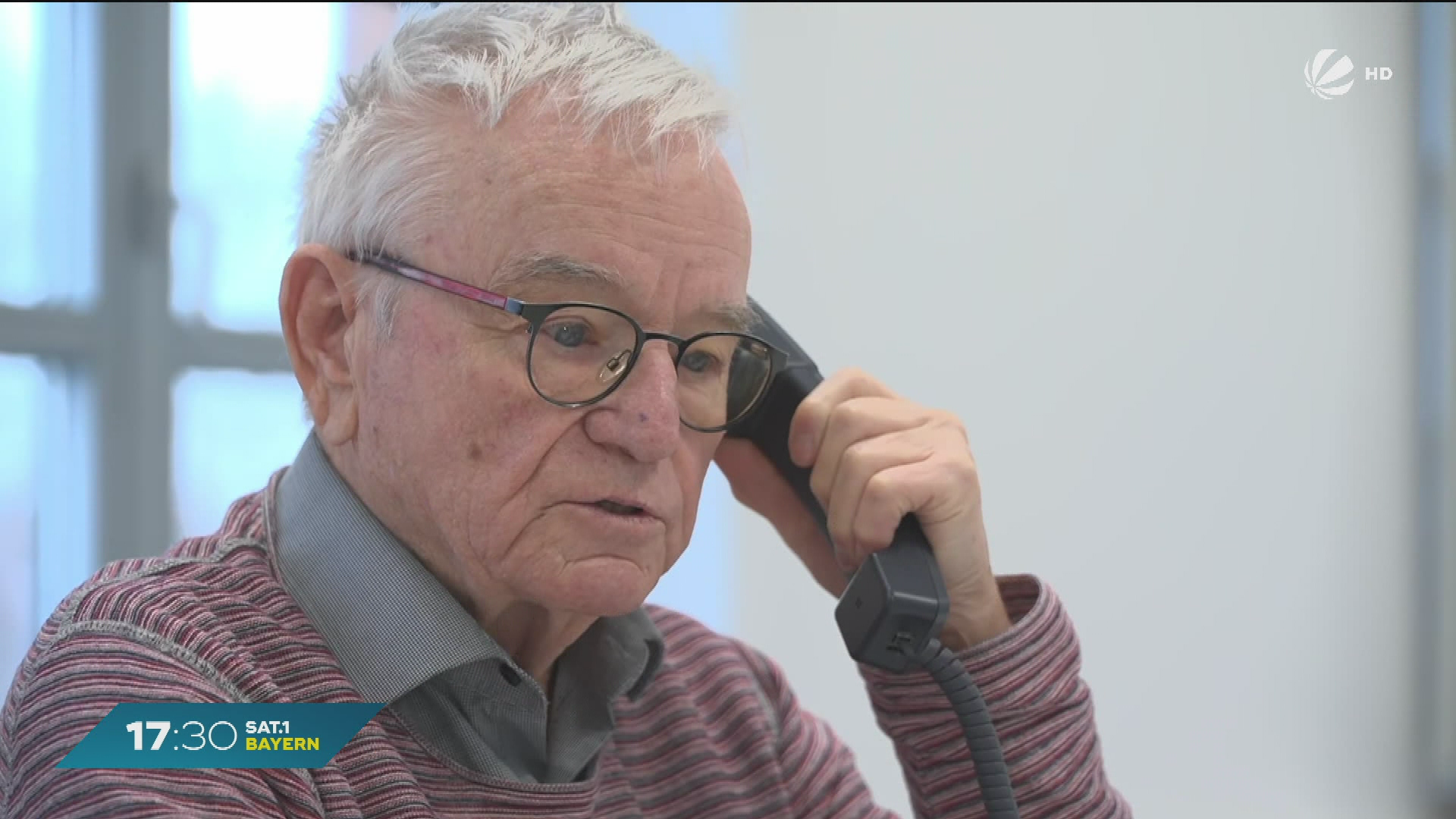 Video: Telefonbetrüger entlarvt: Rentner hilft Polizei zum zweiten Mal bei Festnahme