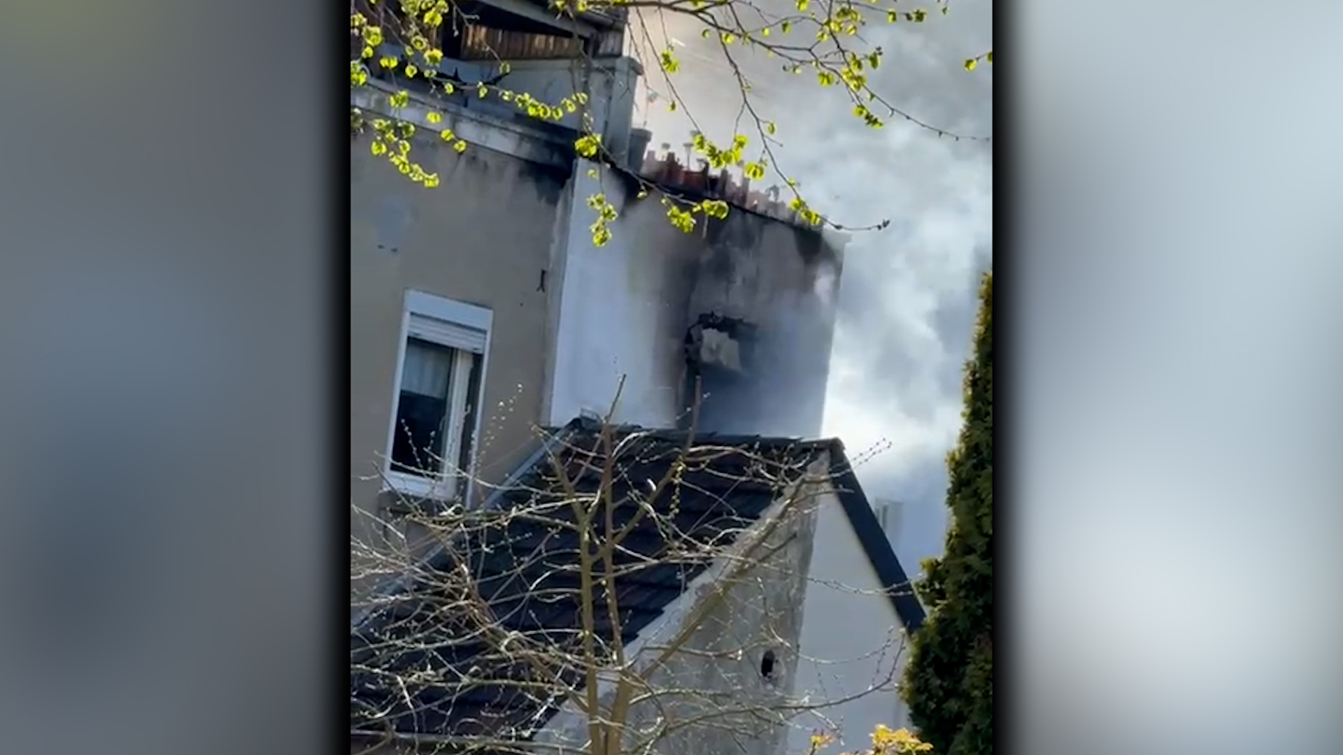 Video: Familie bei Brand in Mönchengladbach gerettet