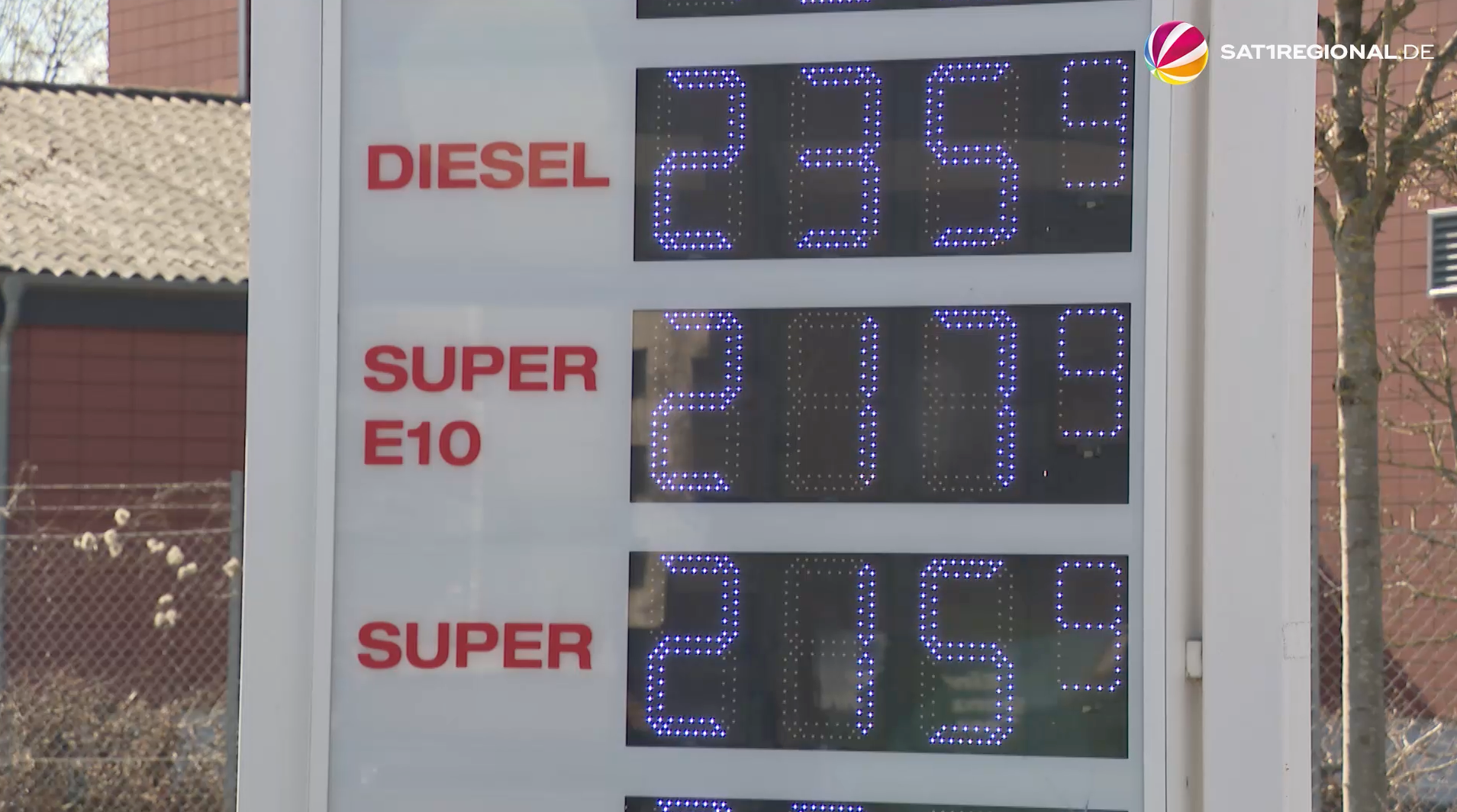 Video: Spritpreisbremse: Erhöhung um teilweise 8 Cent pro Liter am Mittag