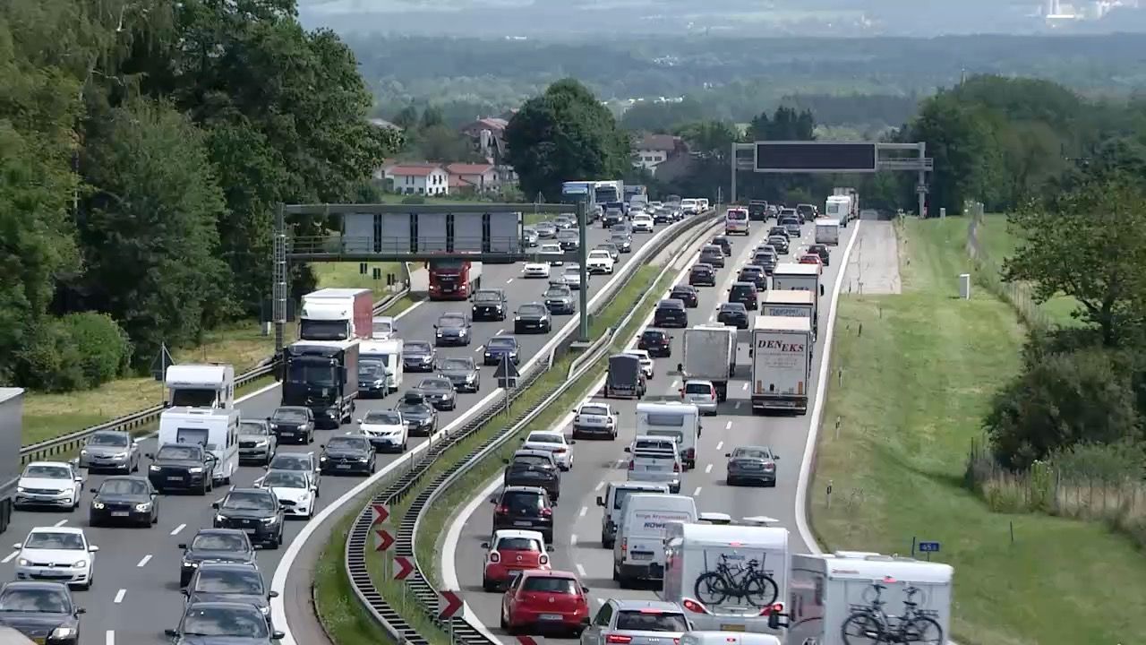 Video: Staugefahr an Ostern: ADAC warnt vor langen Wartezeiten