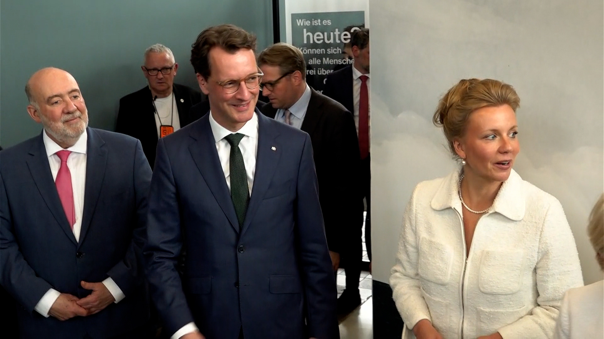 Video: Ministerpräsident Wüst besucht Holo Voices auf Zeche Zollverein