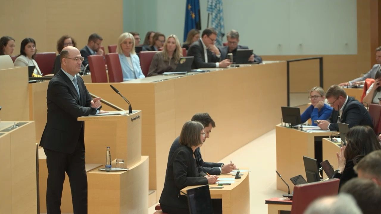 Video: Doppelhaushalt beschlossen: Bayern plant ohne neue Schulden