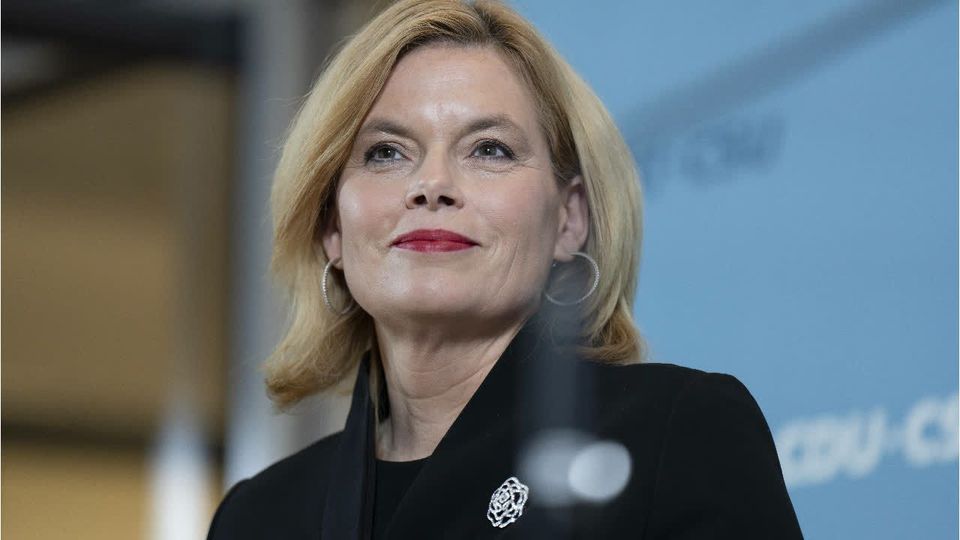 Klöckner: Keine CSD-Flagge am Bundestag