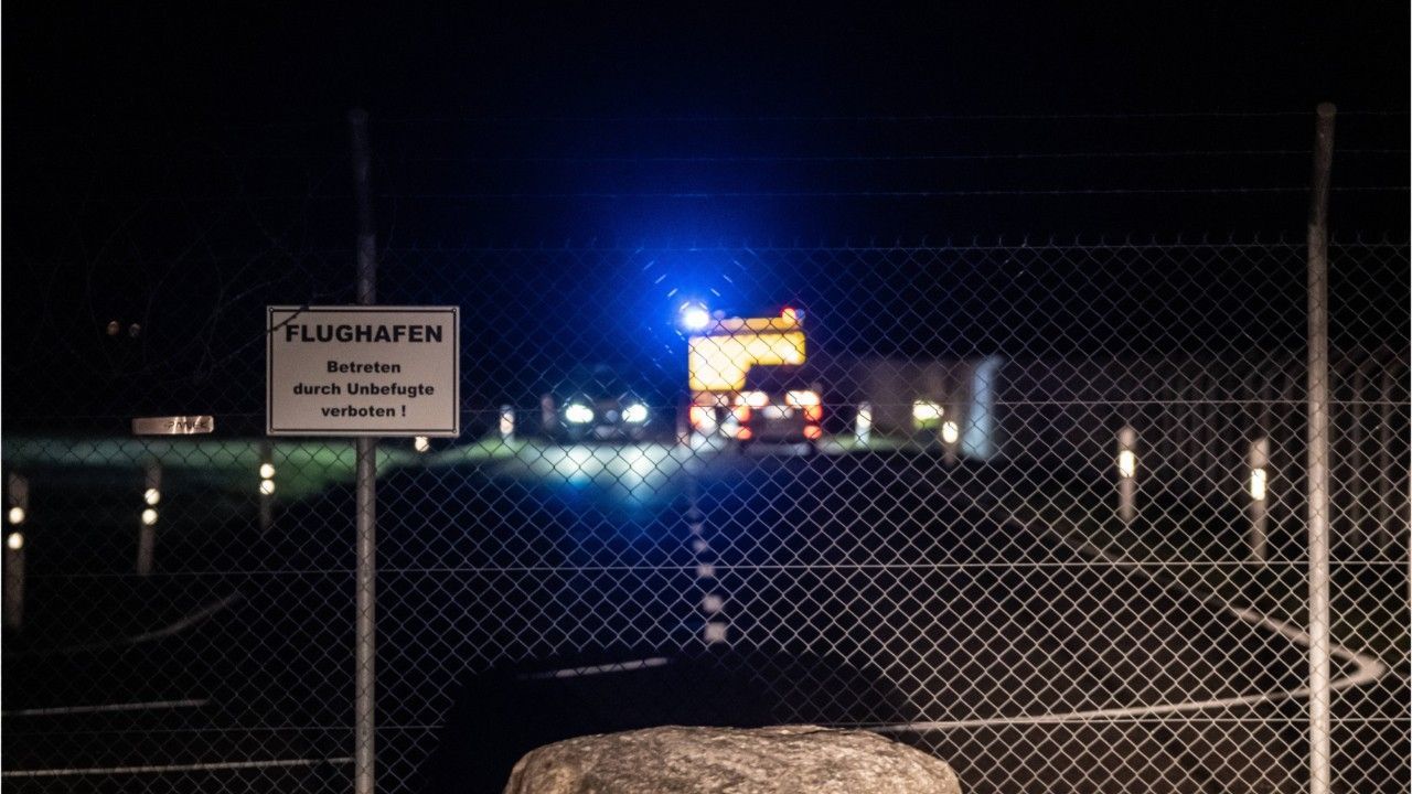Video: Klimaaktivisten blockieren größten Flughafen in Sachsen