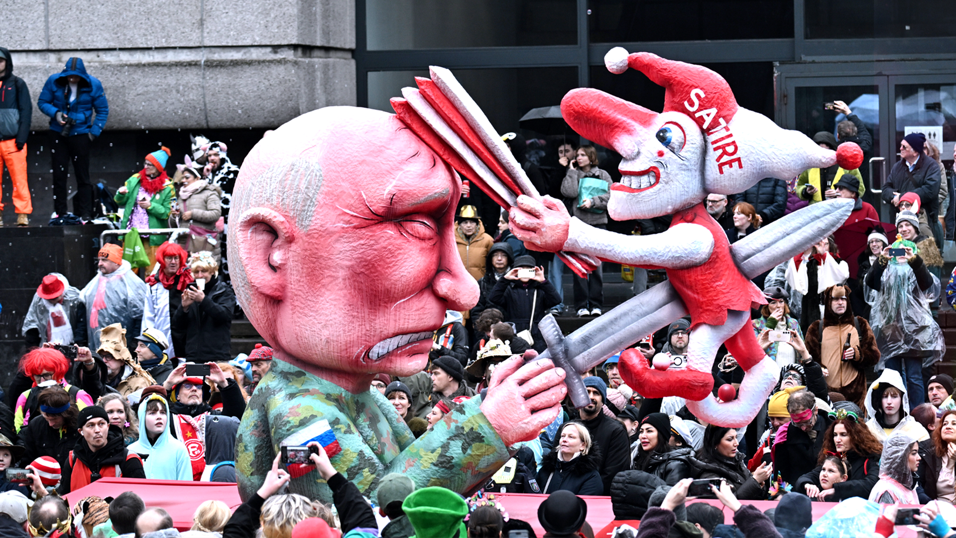 Video: Provokante Botschaften am Rosenmontag