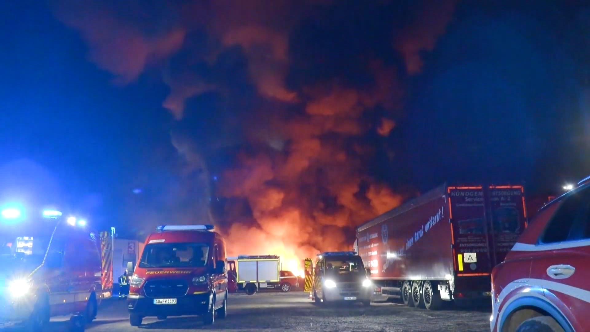 Video: Großbrand auf Recyclinghof in Swisstal