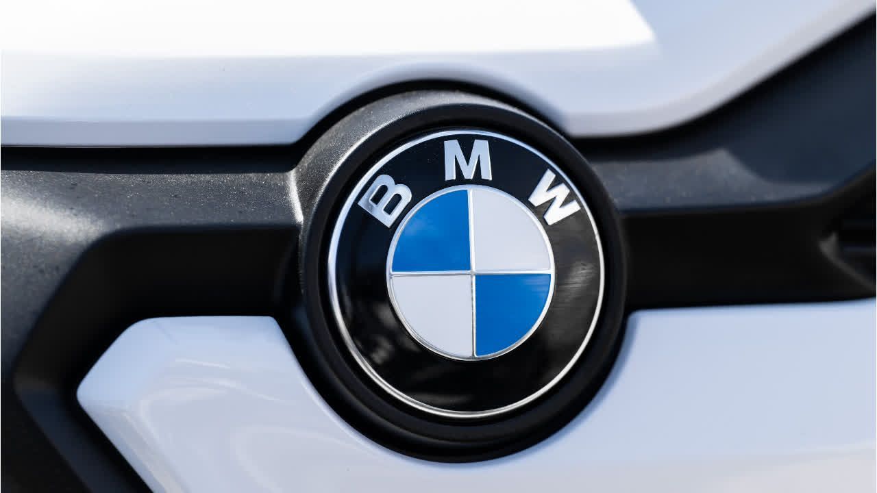 Video: Brandgefahr: BMW ruft 740.000 Autos zurück