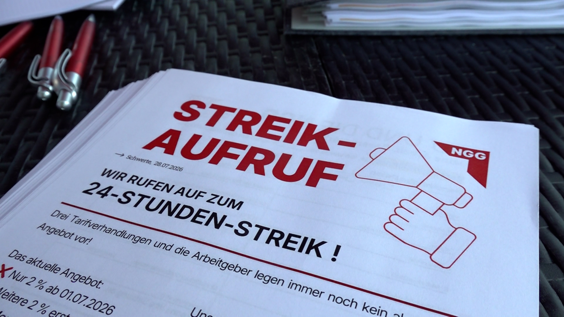 Video: NGG-Warnstreik legt Erdnuss-Produktion lahm