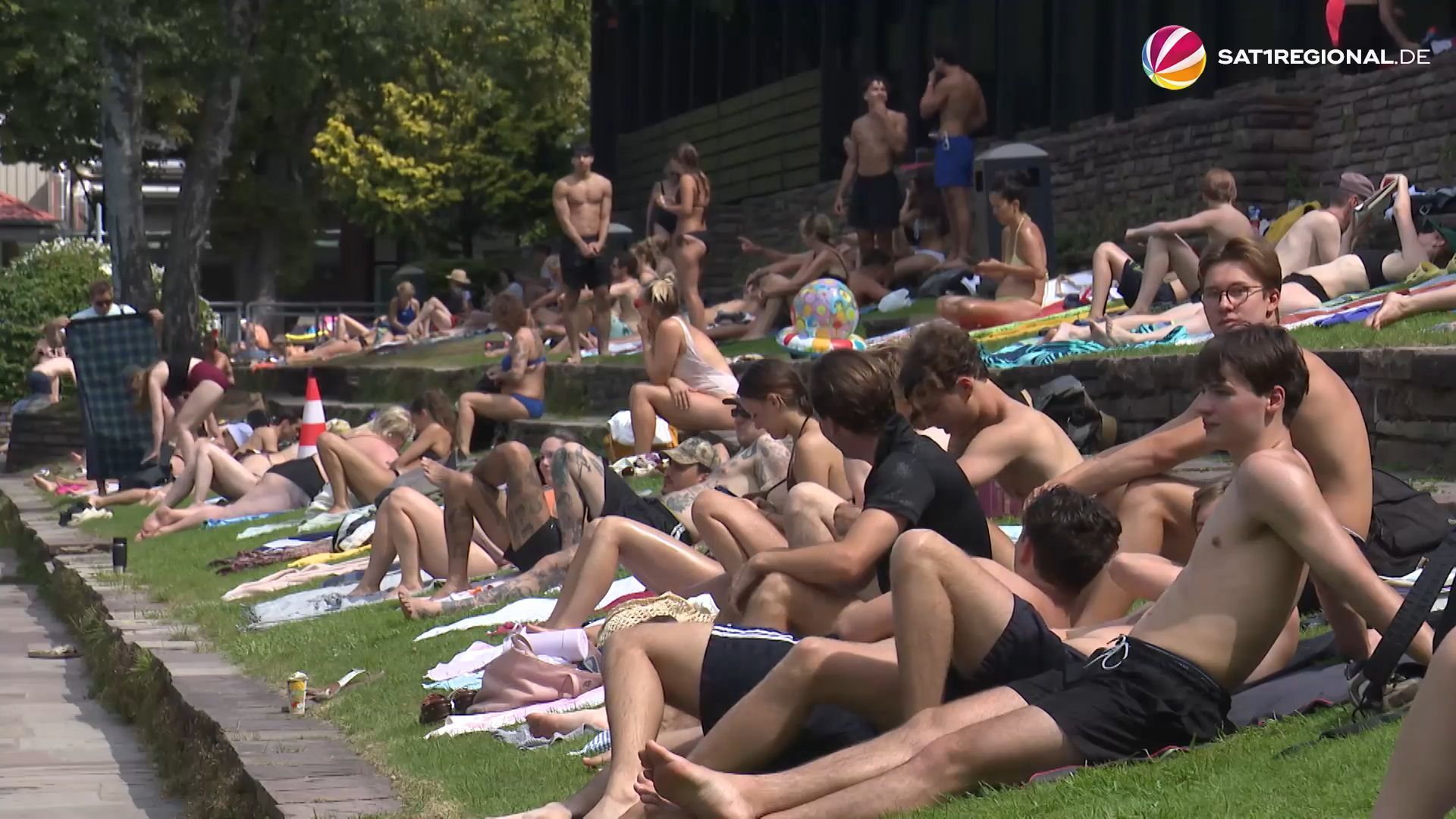 Video: Hitze in Hamburg: Alster, Elbe und Freibäder bei 33 Grad gefragt