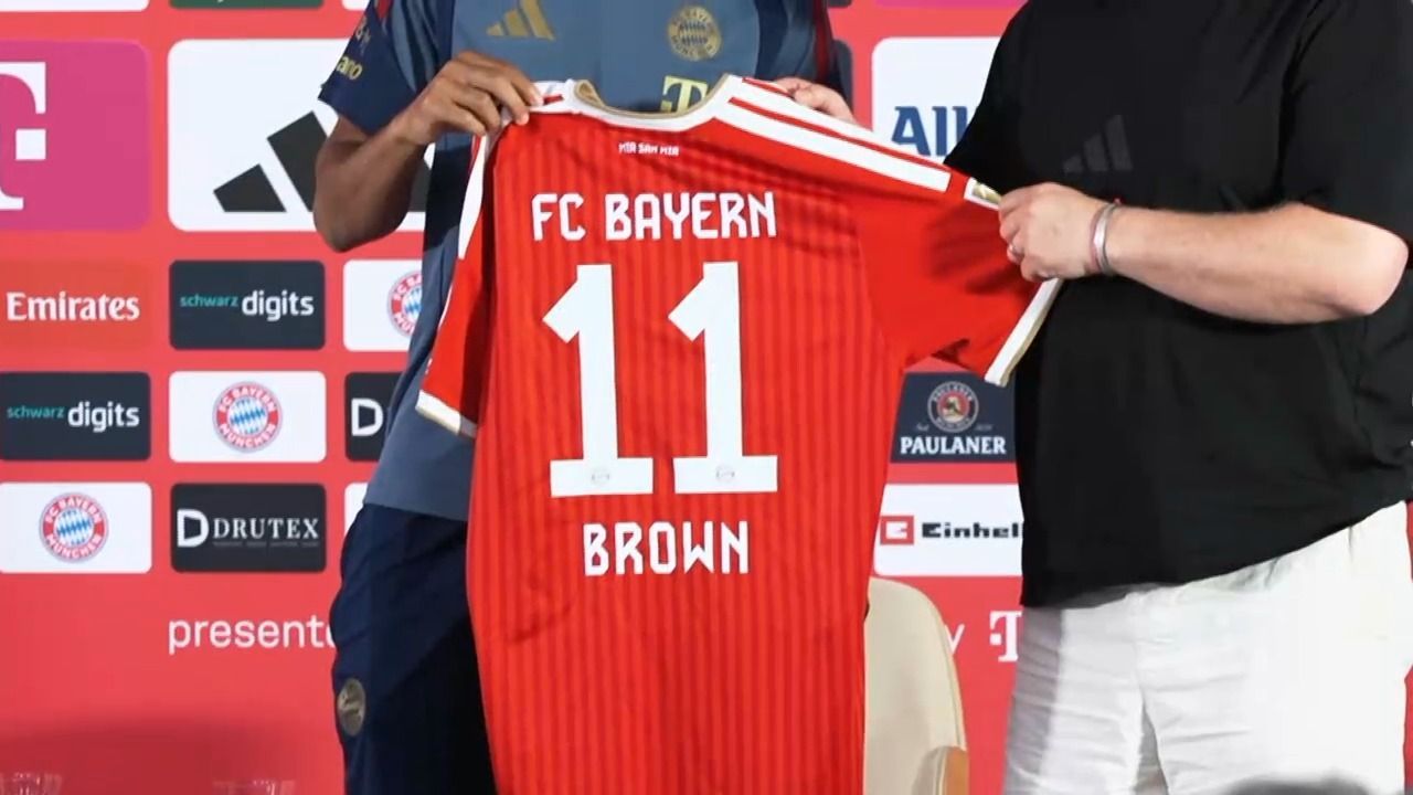 Video: Offiziell beim FC Bayern vorgestellt: Nathaniel Brown trägt jetzt Rot